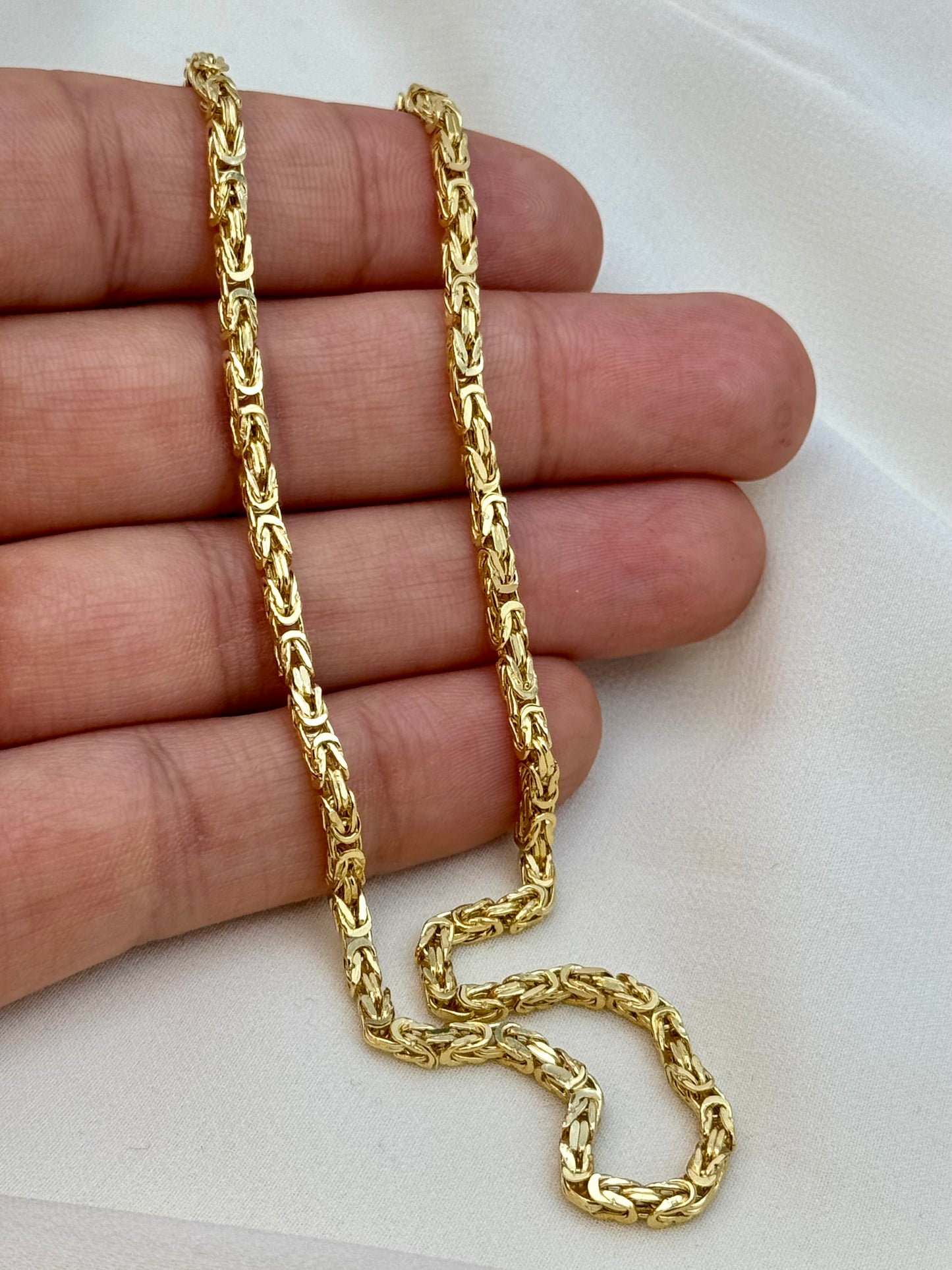 Byzantine chain on hand