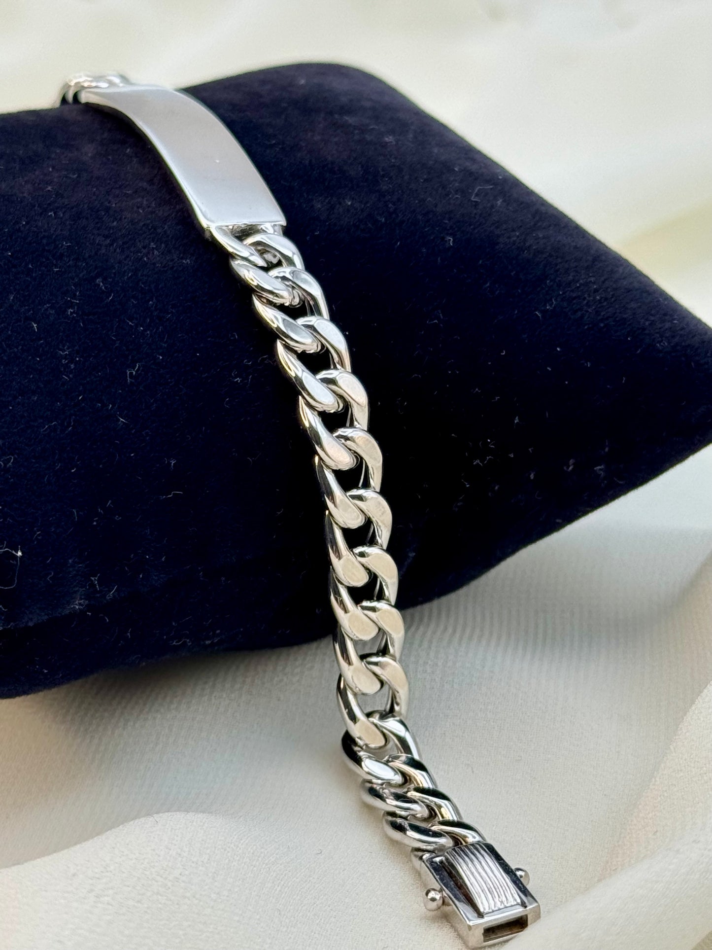 Bracelet d'identification en or blanc massif 18 carats - Longueur de 7,5 pouces, largeur de 7 mm - Bijoux fins unisexes.