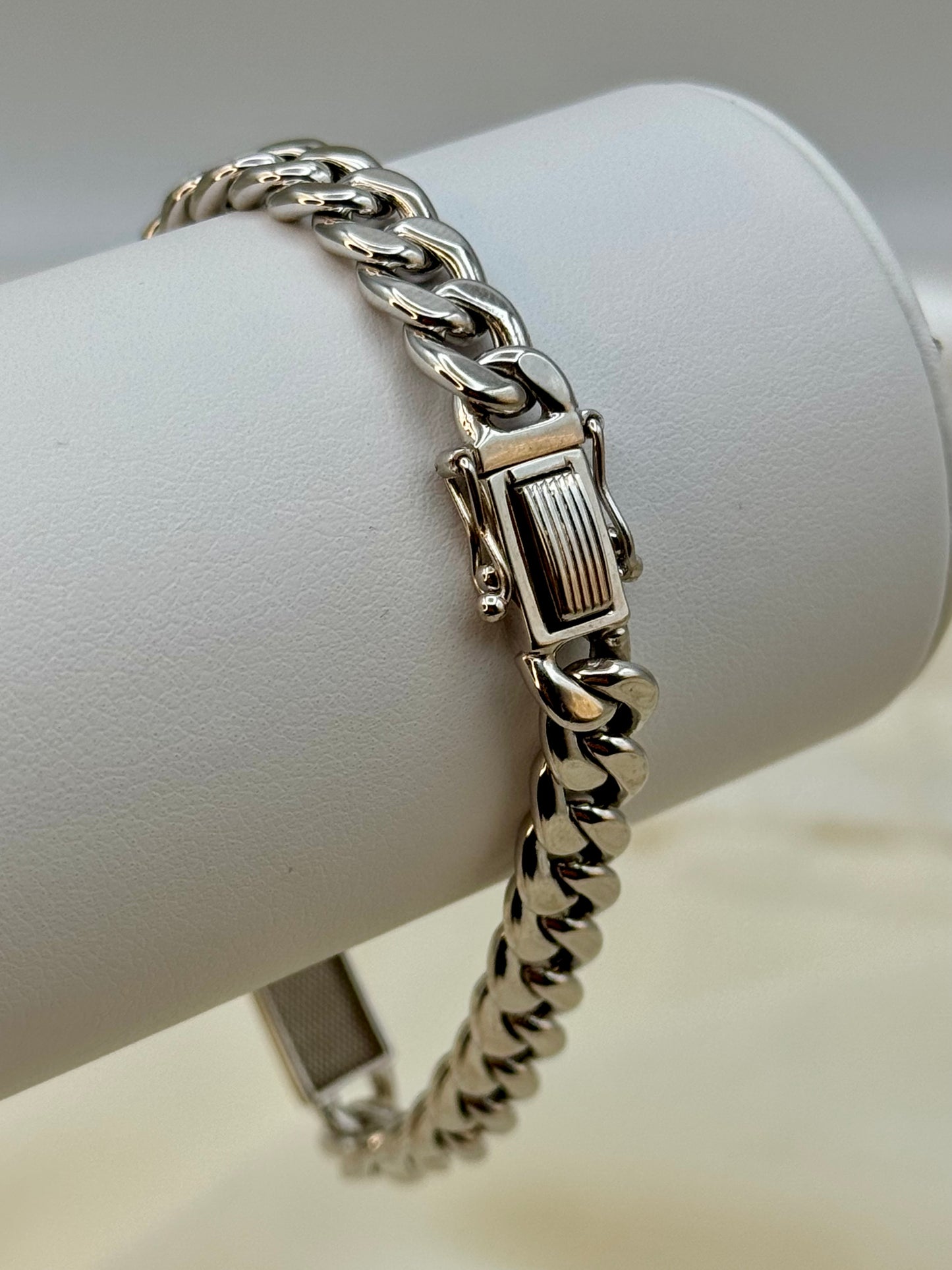 Bracelet d'identification en or blanc massif 18 carats - Longueur de 7,5 pouces, largeur de 7 mm - Bijoux fins unisexes.