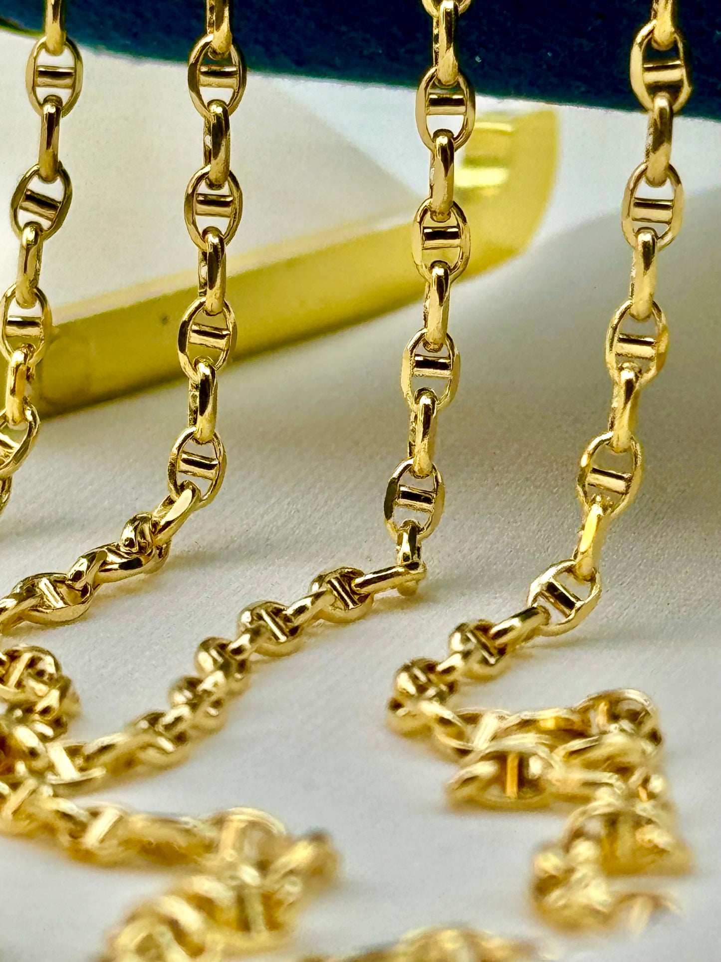 Collier chaîne d'ancre en or massif 18 carats (4 mm).