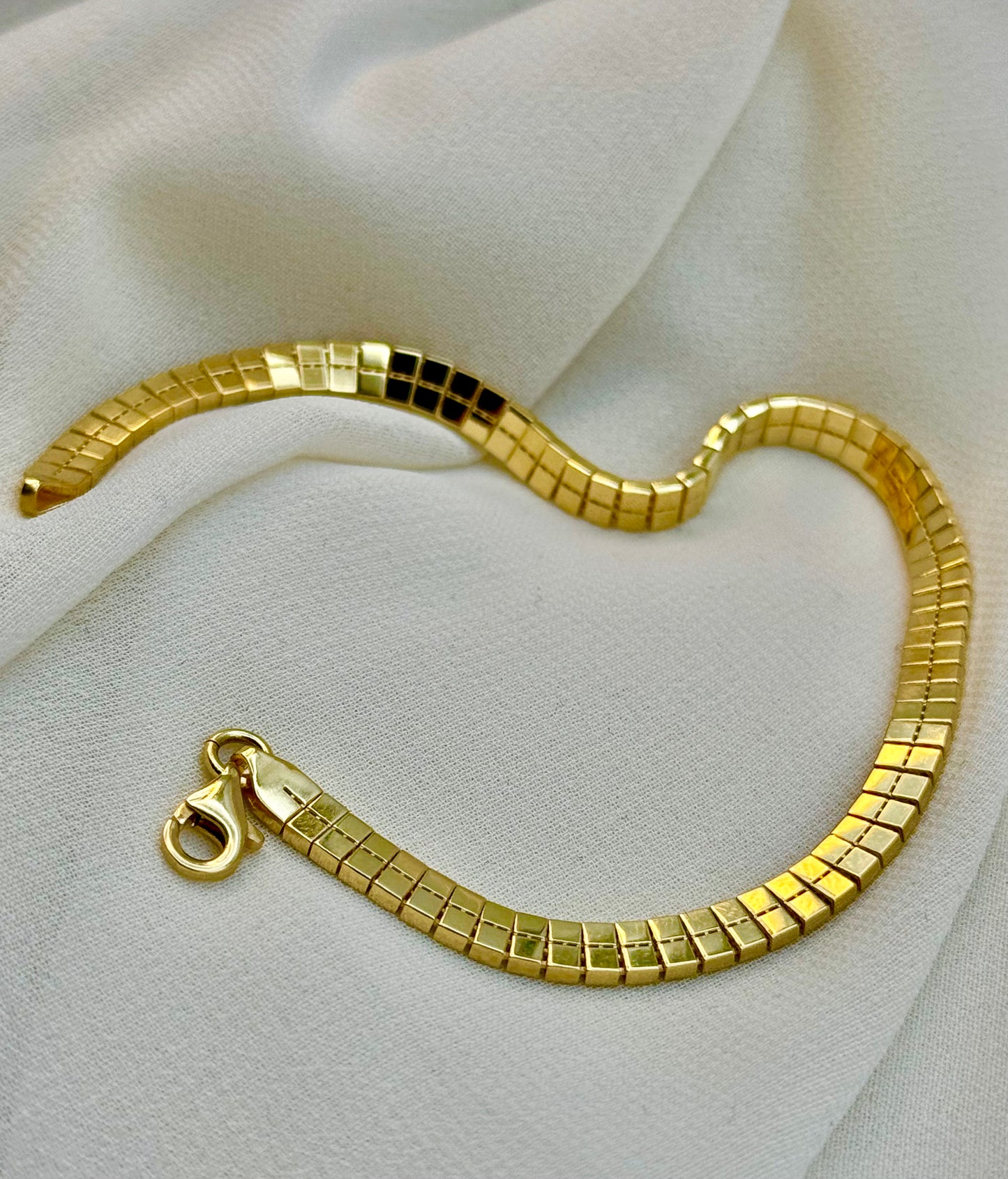 Gold Box bracelet .