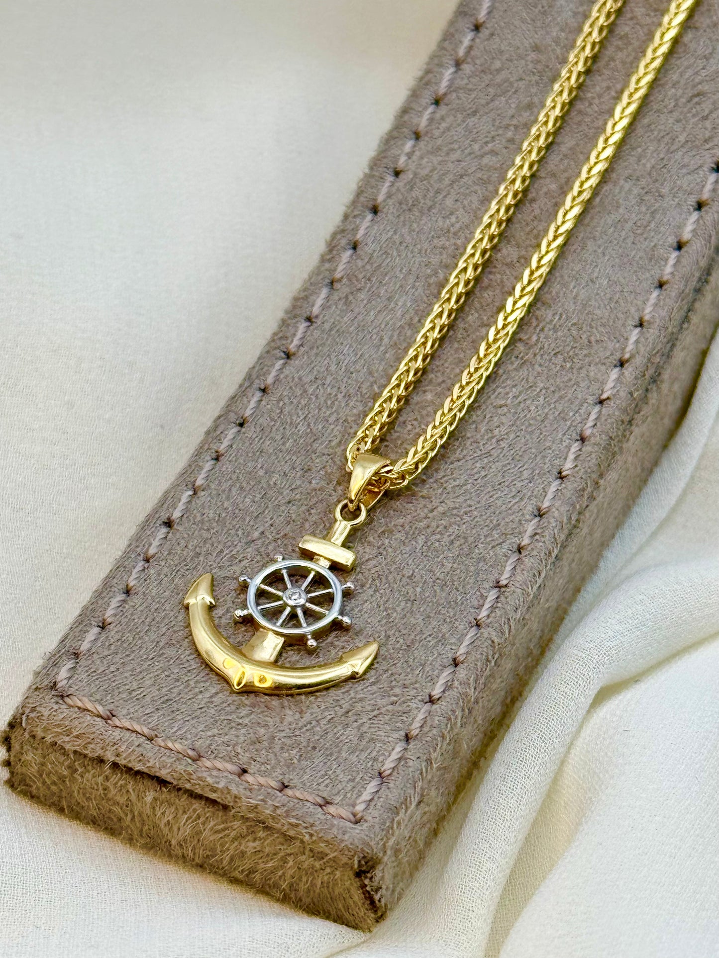 Collier ancre en or 14 carats – Motif gouvernail de bateau – Cadeau d'anniversaire idéal