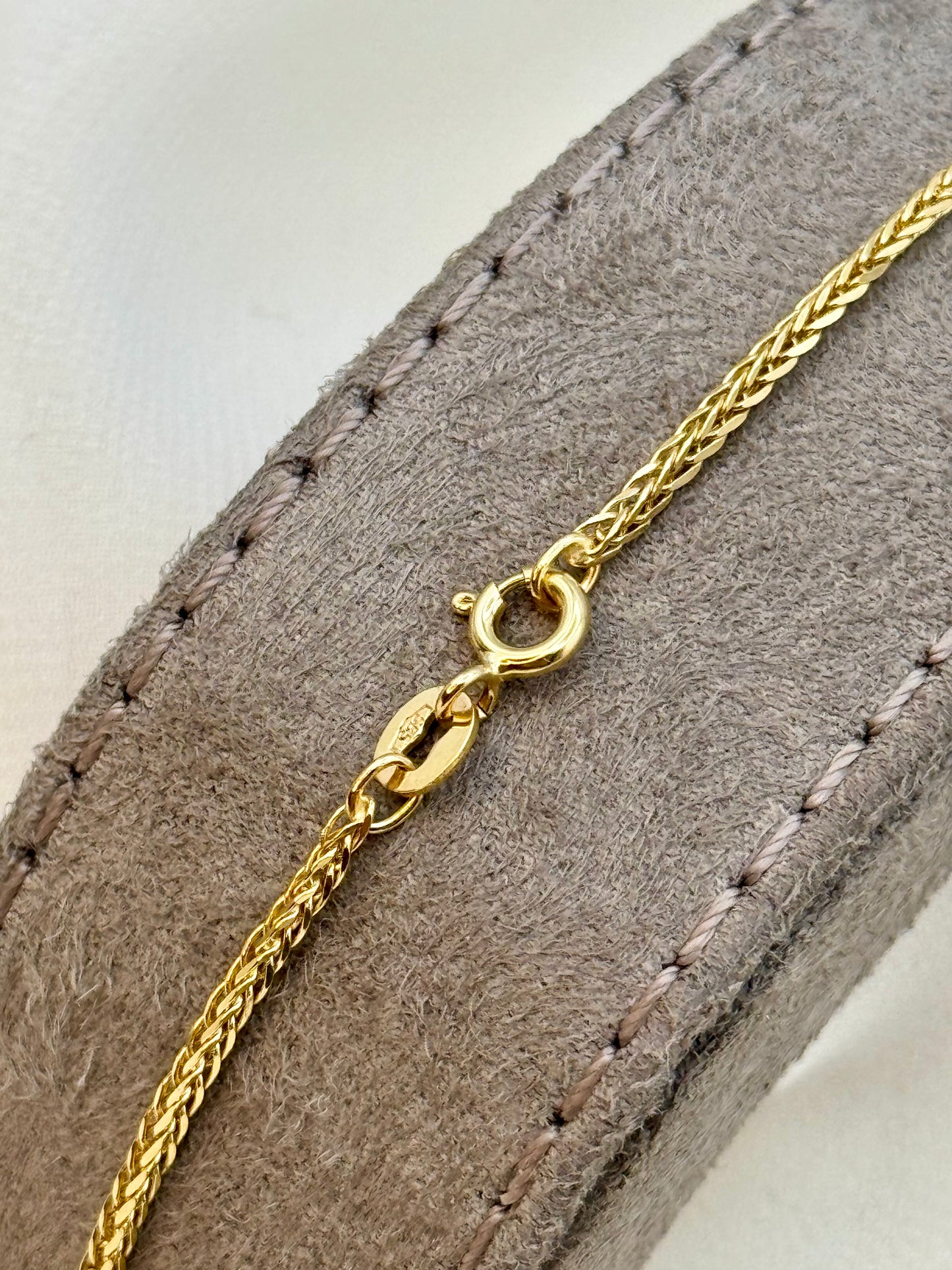Collier ancre en or 14 carats – Motif gouvernail de bateau – Cadeau d'anniversaire idéal