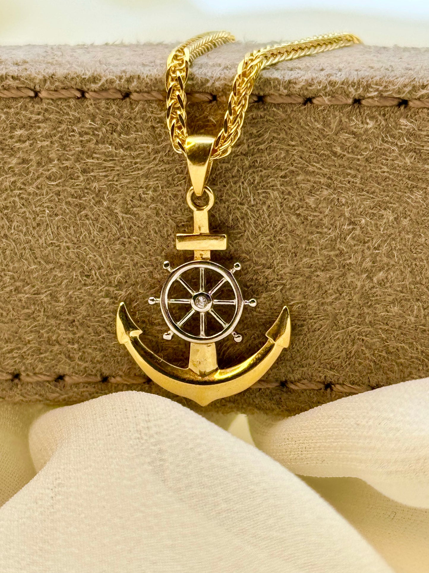 Collier ancre en or 14 carats – Motif gouvernail de bateau – Cadeau d'anniversaire idéal