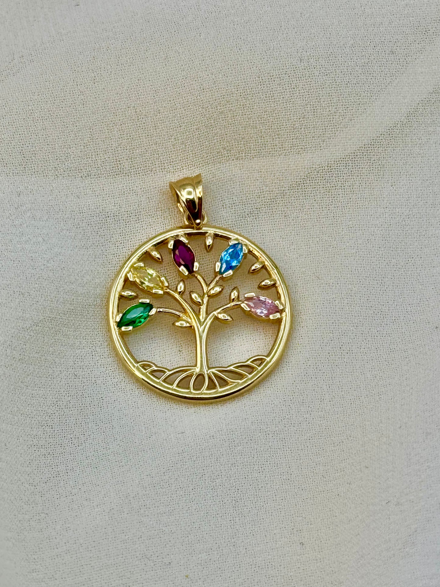 Pendentif arbre de vie en or 14 carats avec zircone cubique.