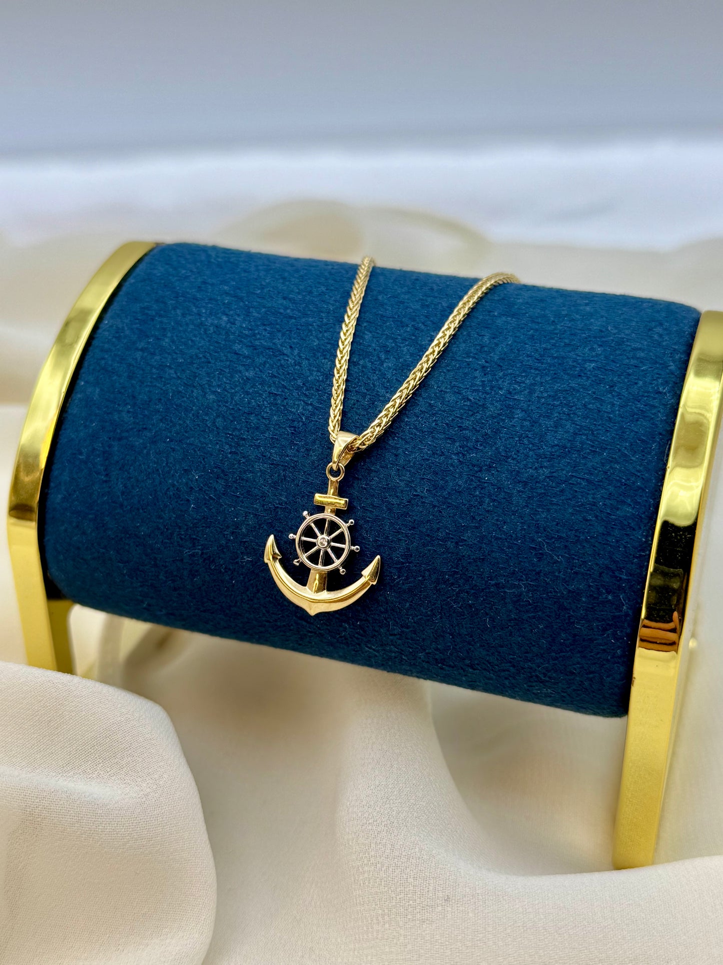 Collier ancre en or 14 carats – Motif gouvernail de bateau – Cadeau d'anniversaire idéal