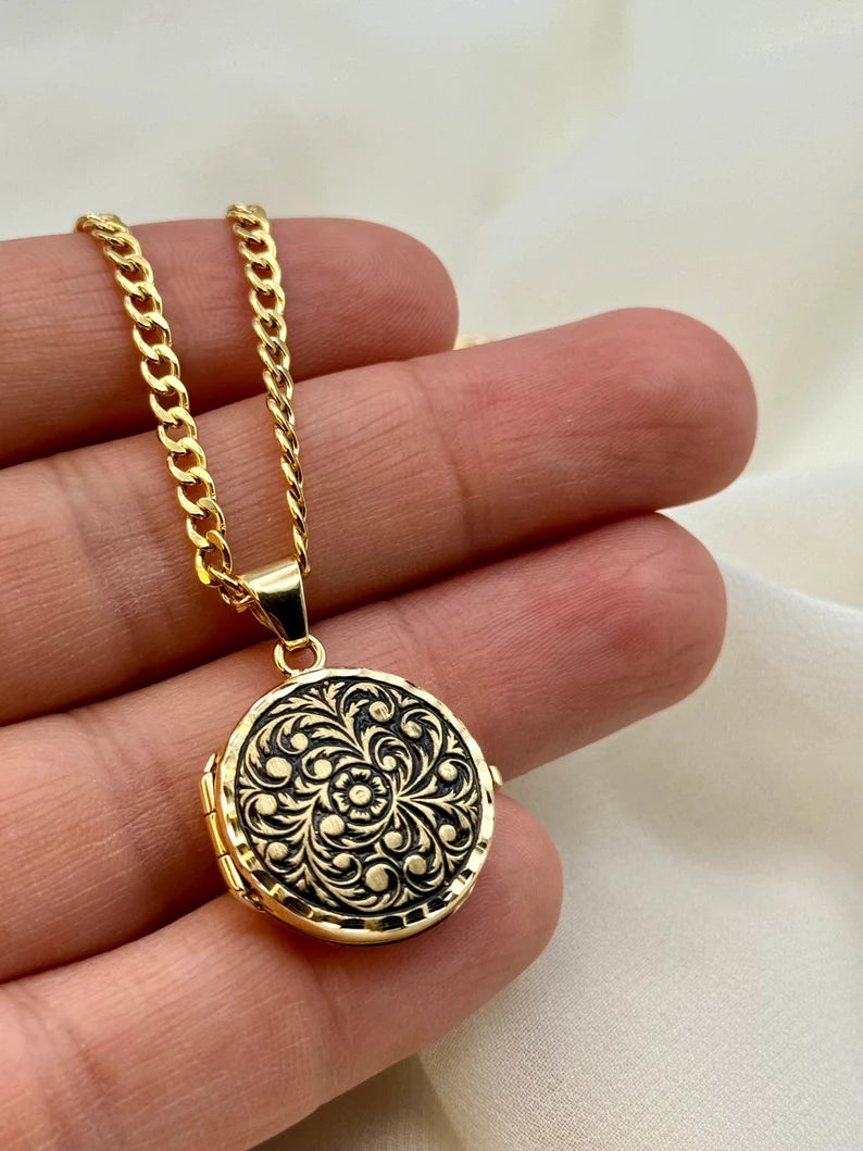 18k Gold Locket Necklace with Custom Engraving, 20" Solid Gold Locket Pendant, Memorial Necklace, Birthday Gift for Her, Personalized Jewelry Gift.