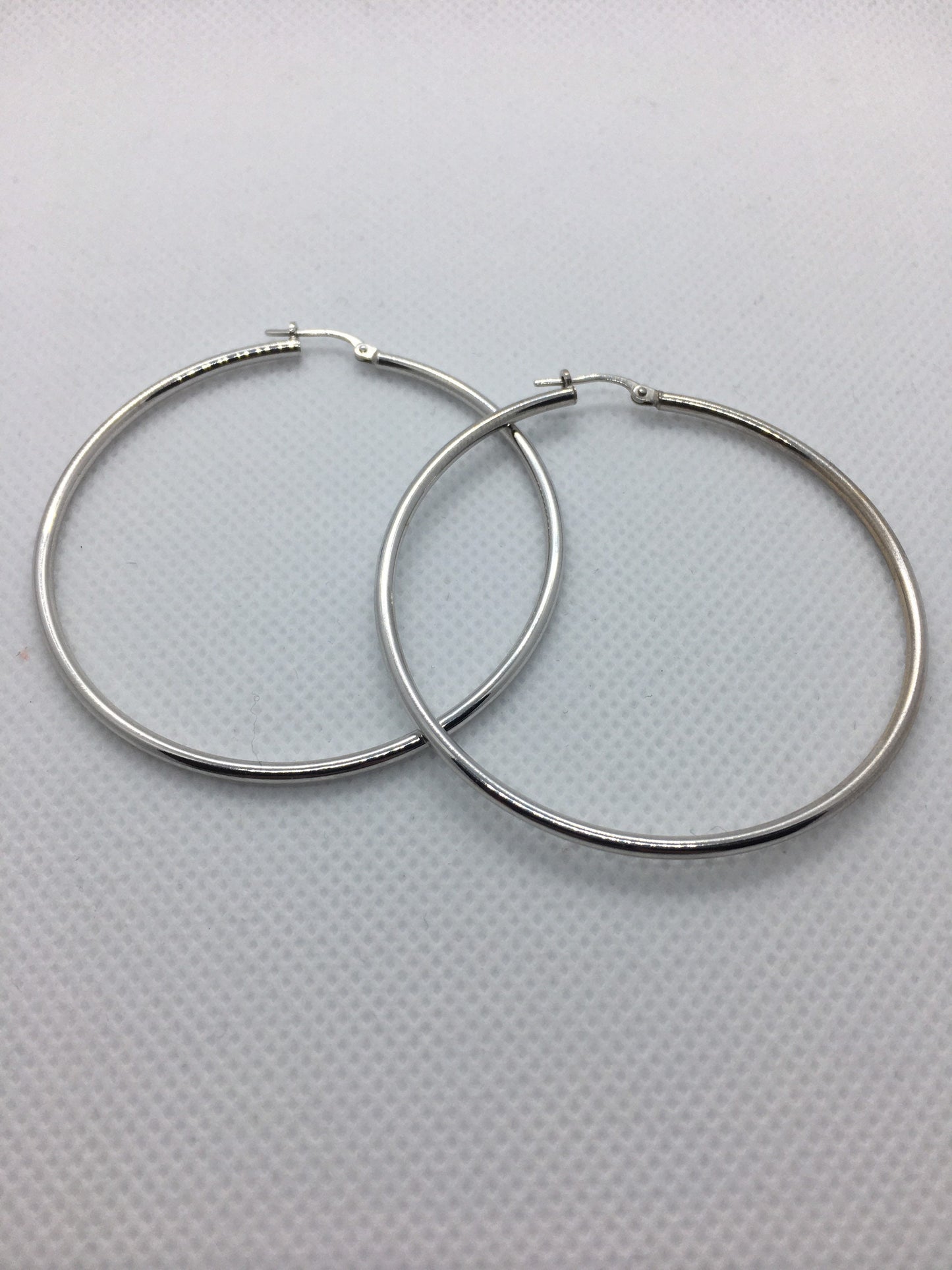 Boucle d'oreille en or blanc massif 18 carats