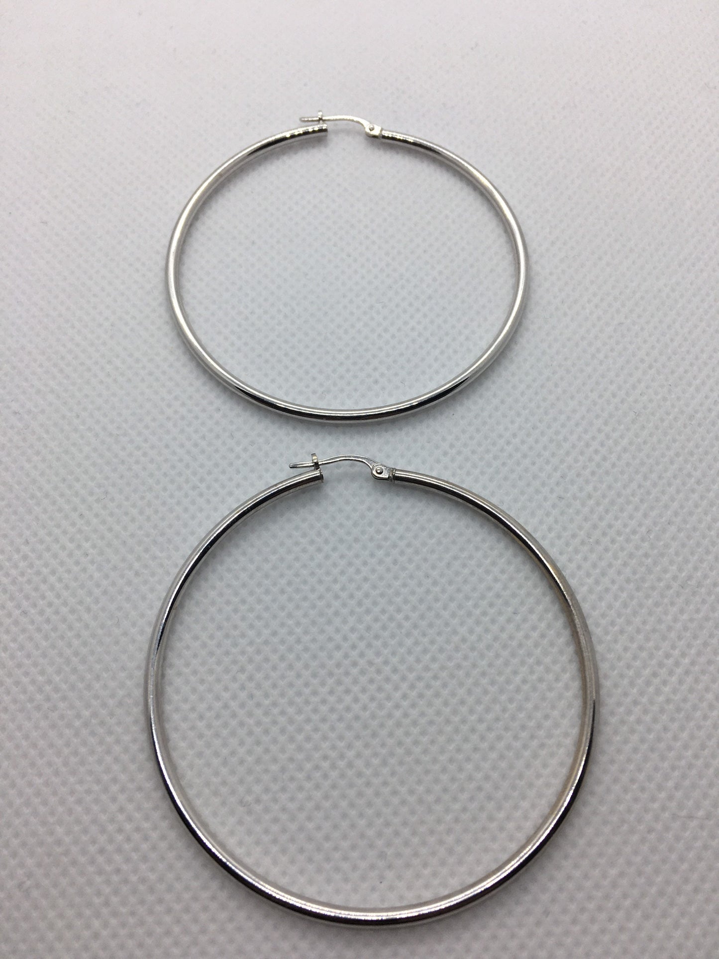 Boucle d'oreille en or blanc massif 18 carats