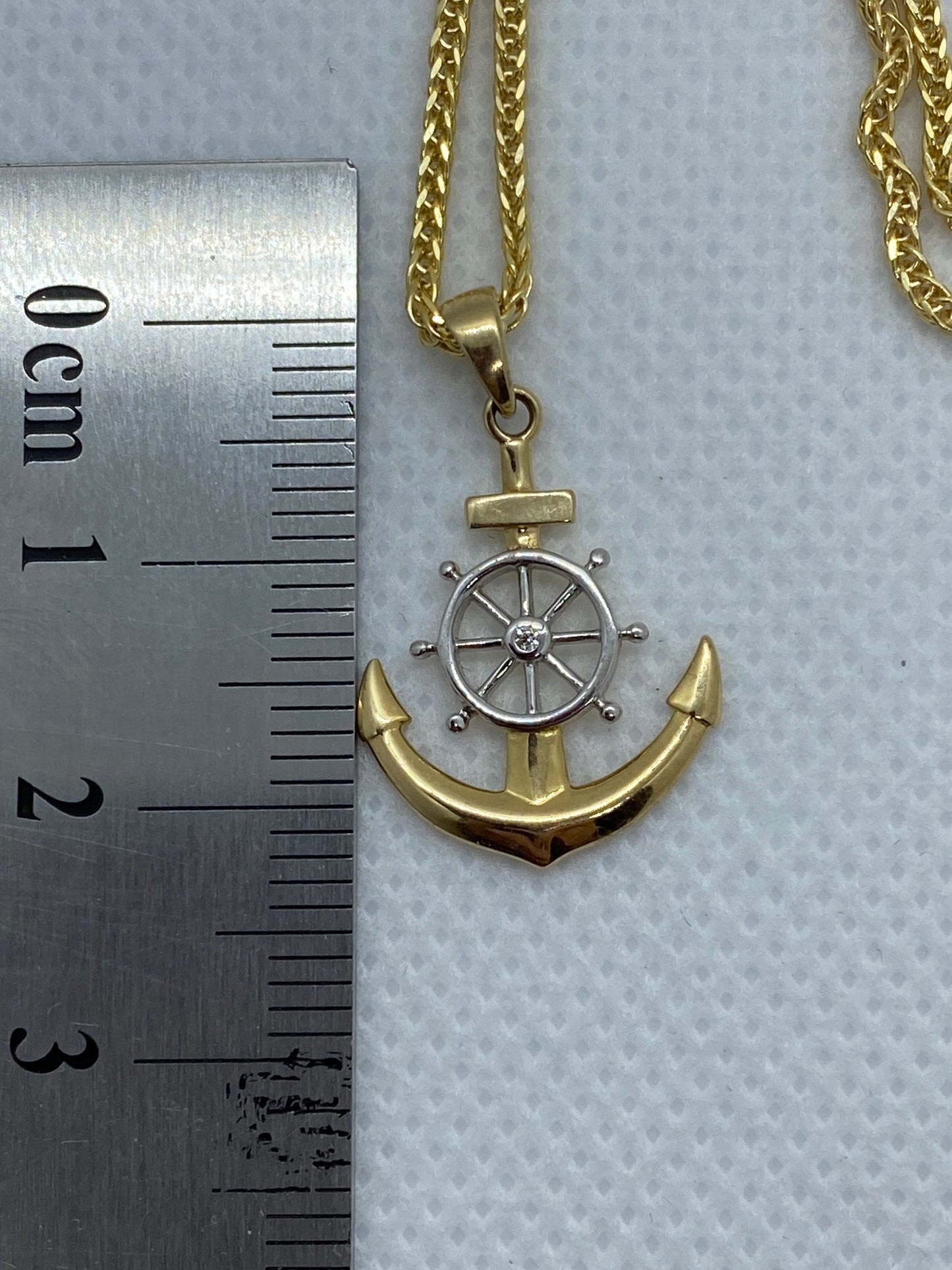 Collier ancre en or 14 carats – Motif gouvernail de bateau – Cadeau d'anniversaire idéal