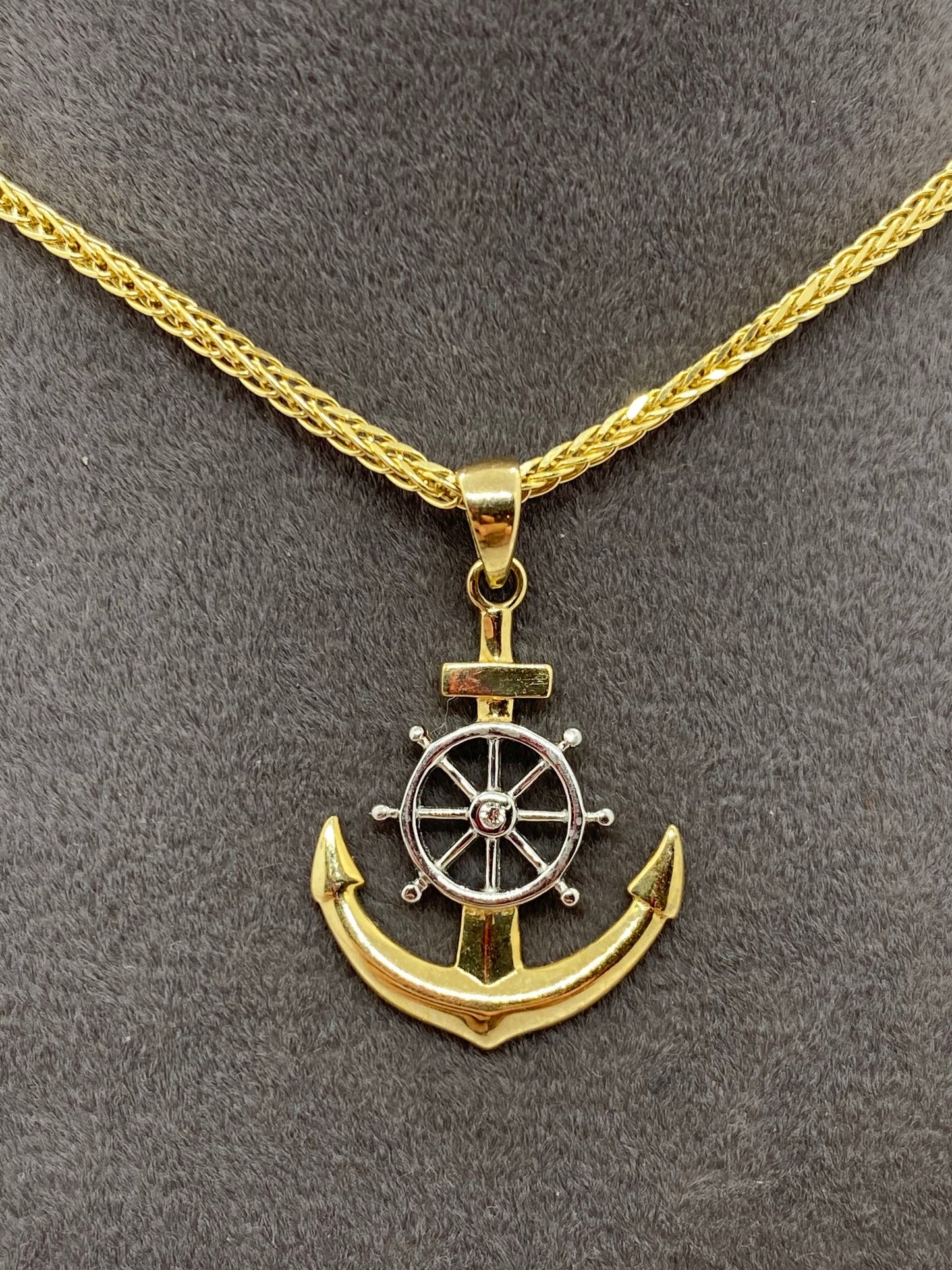 Collier ancre en or 14 carats – Motif gouvernail de bateau – Cadeau d'anniversaire idéal