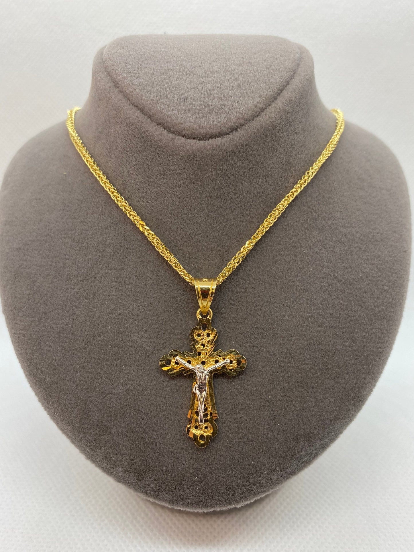 Collier croix en or massif 18 carats – Largeur 2 mm – Disponible en plusieurs tailles