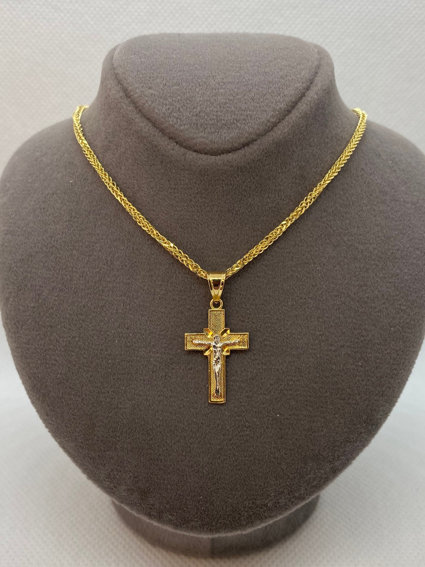 Collier croix en or massif 18 carats, différentes tailles disponibles
