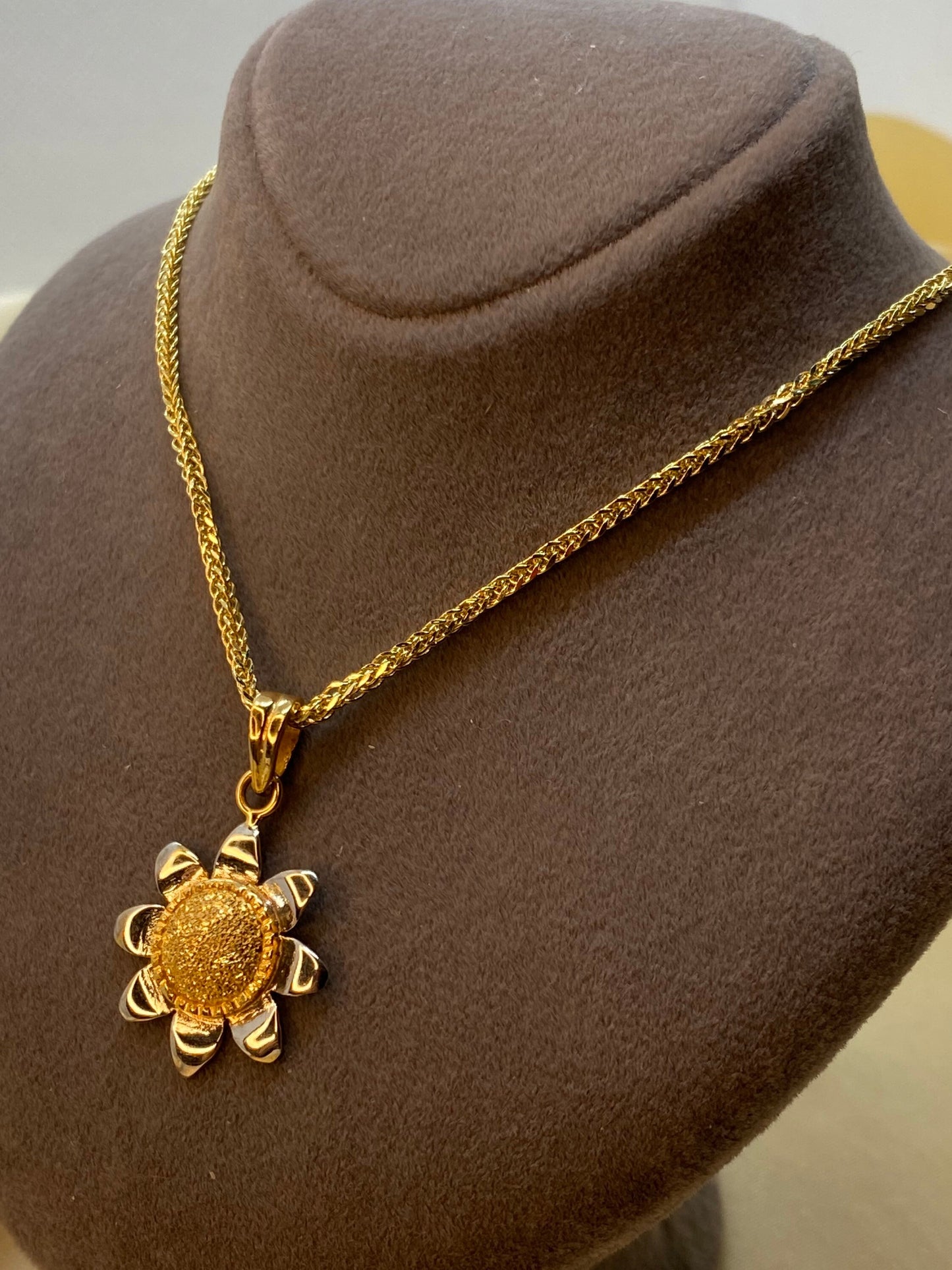 18k solid Gold Sun Flower Necklace Diamond Cut , Solar Celestial Star Sun Necklace, Wedding Gift, Anniversary Gift, Birthday Gift