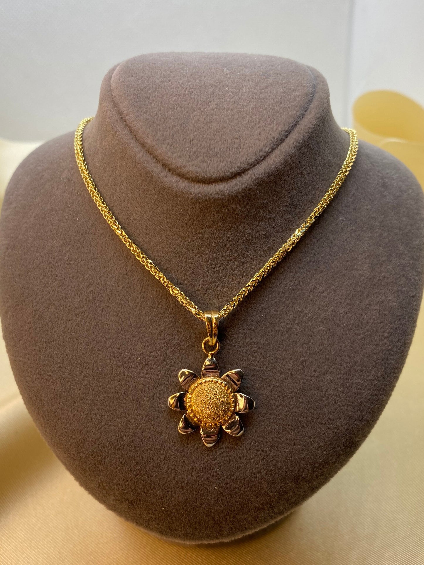 18k solid Gold Sun Flower Necklace Diamond Cut , Solar Celestial Star Sun Necklace, Wedding Gift, Anniversary Gift, Birthday Gift