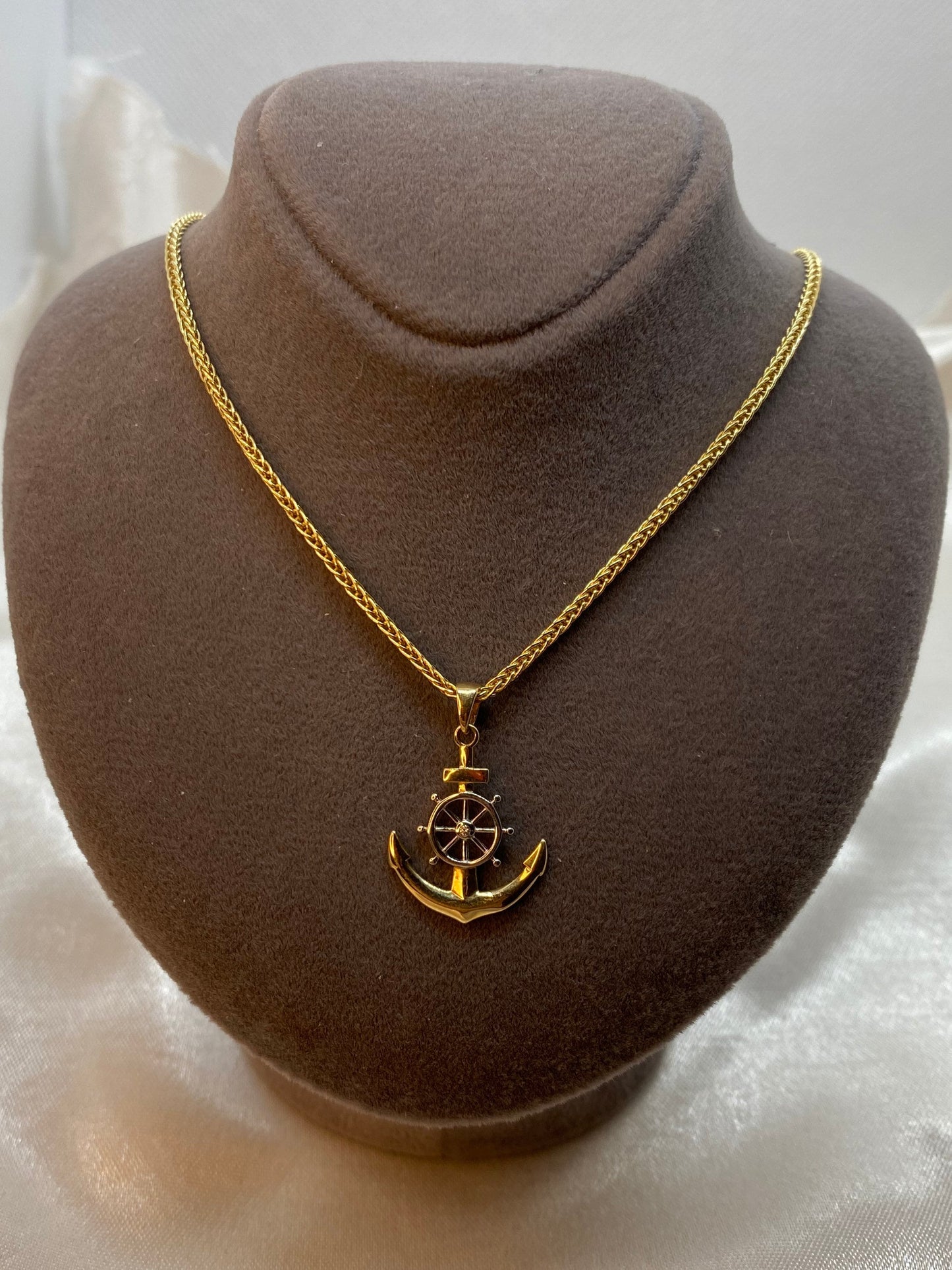 Collier ancre en or 14 carats – Motif gouvernail de bateau – Cadeau d'anniversaire idéal