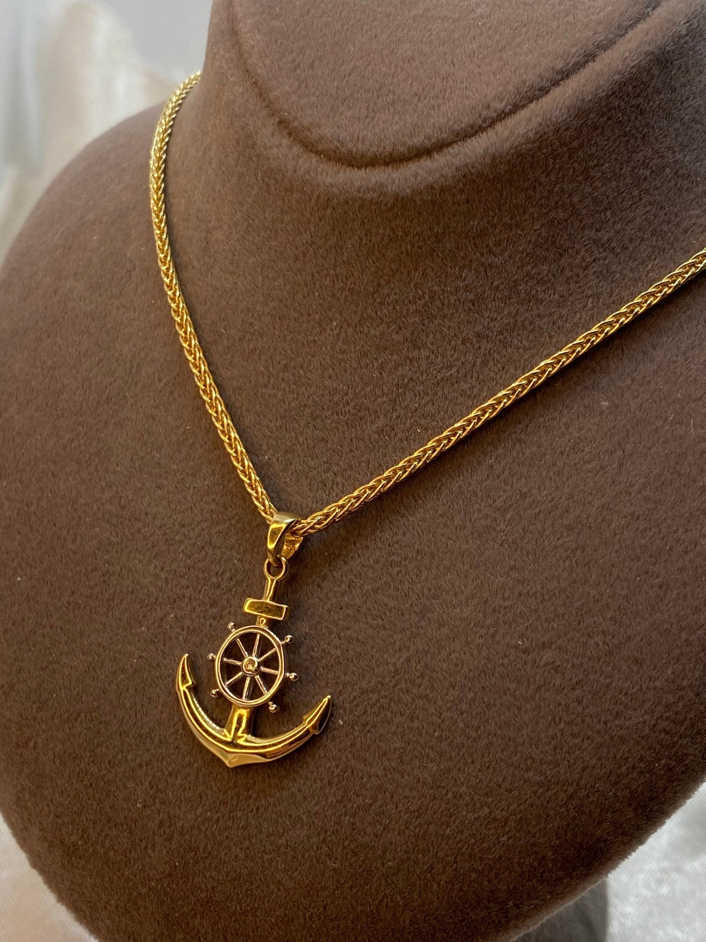 Collier ancre en or 14 carats – Motif gouvernail de bateau – Cadeau d'anniversaire idéal