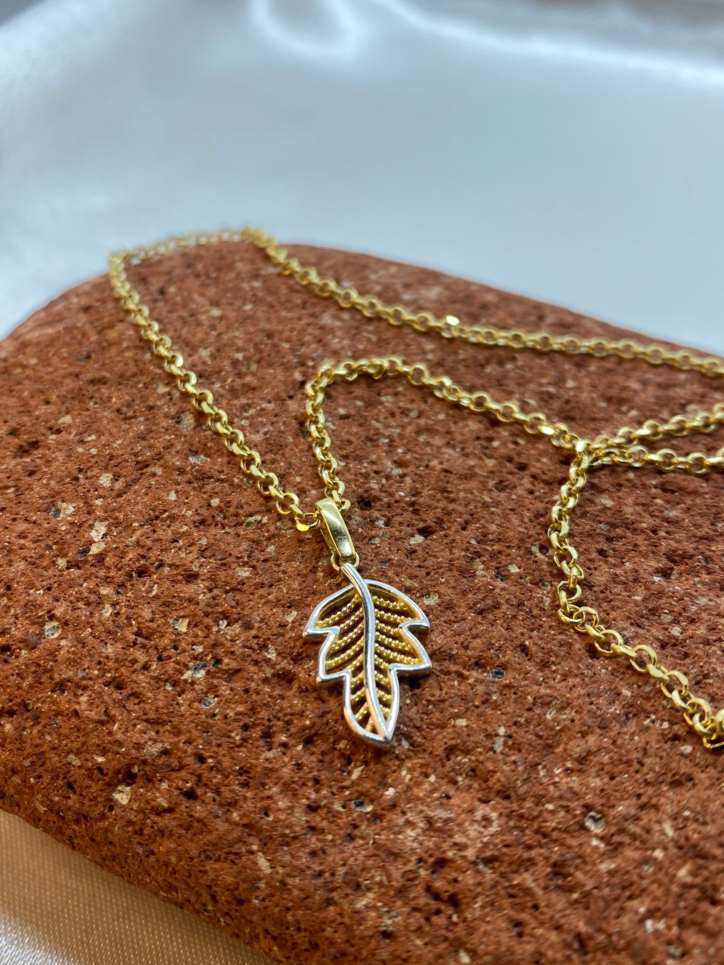 Collier en feuille d'or 18 carats 17,5 pouces, 2 mm, feuille d'érable, collier de feuille, collier de feuille d'or, pour elle, cadeau d'anniversaire