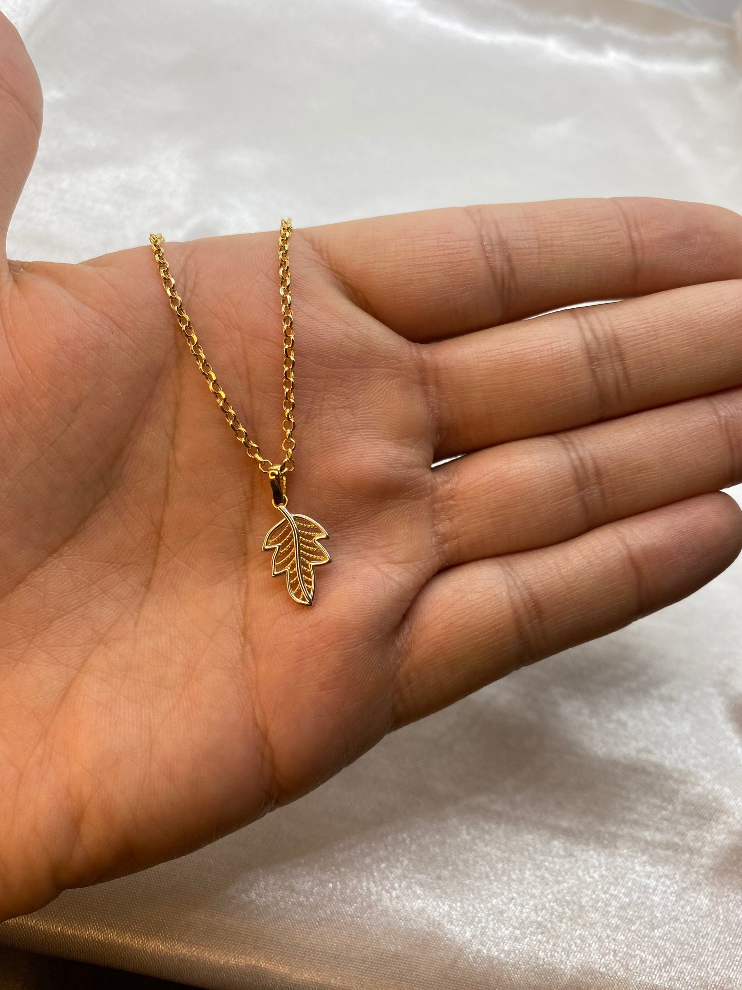 Collier en feuille d'or 18 carats 17,5 pouces, 2 mm, feuille d'érable, collier de feuille, collier de feuille d'or, pour elle, cadeau d'anniversaire