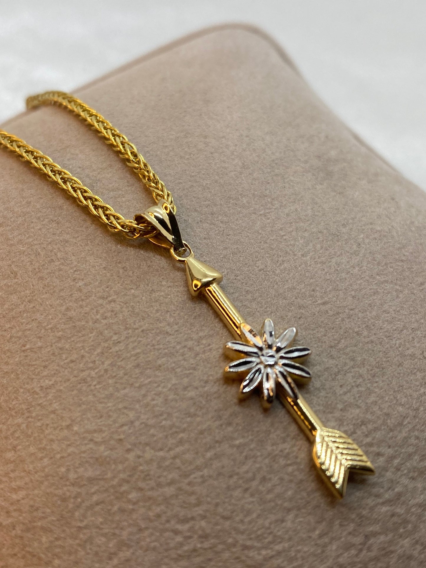 18k Gold Love Arrow Necklace / 18k Real Gold Arrow Necklace / Arrow Necklace/ Arrow pendant Diamond cut /20",2mm