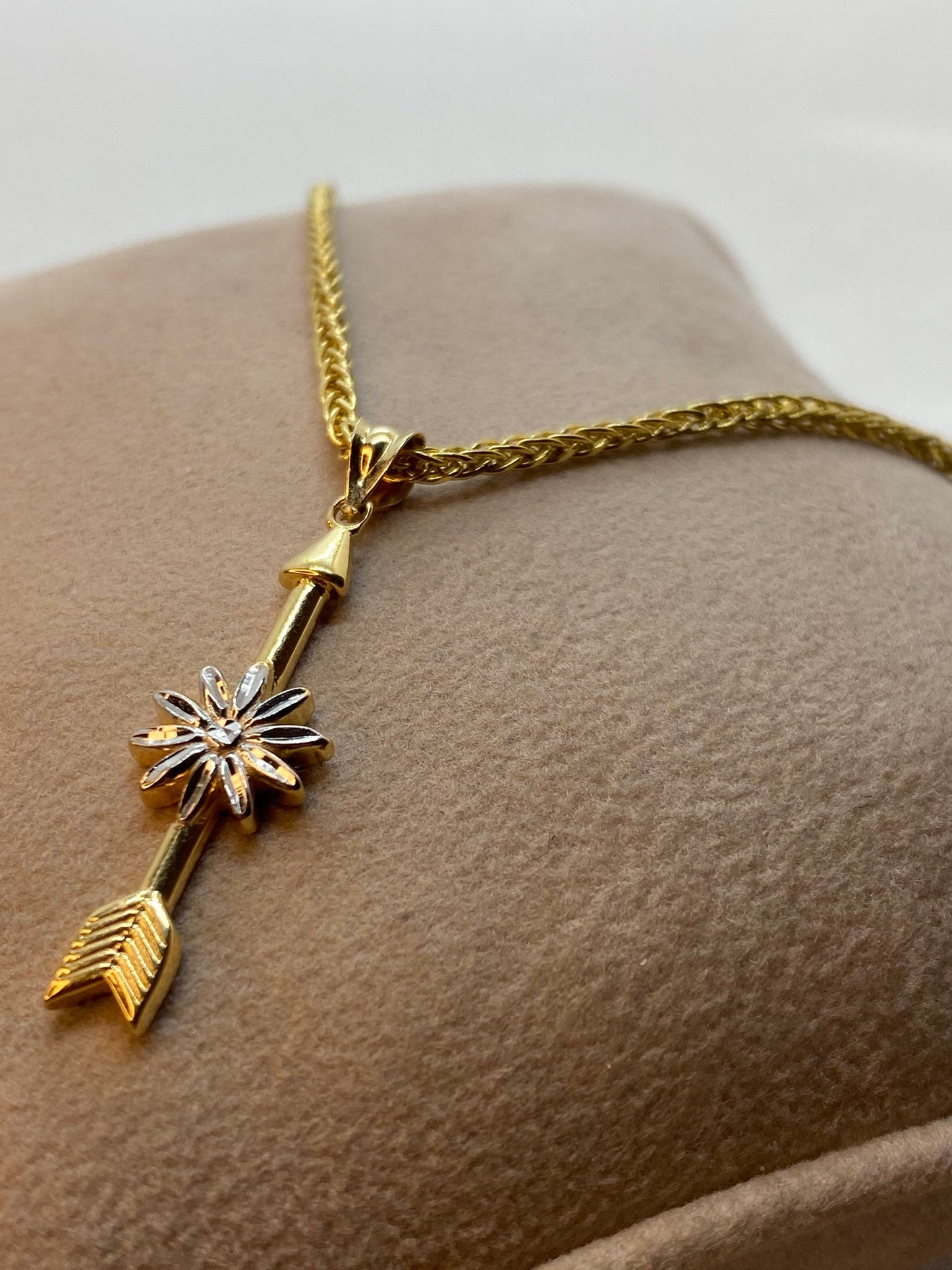 18k Gold Love Arrow Necklace / 18k Real Gold Arrow Necklace / Arrow Necklace/ Arrow pendant Diamond cut /20",2mm