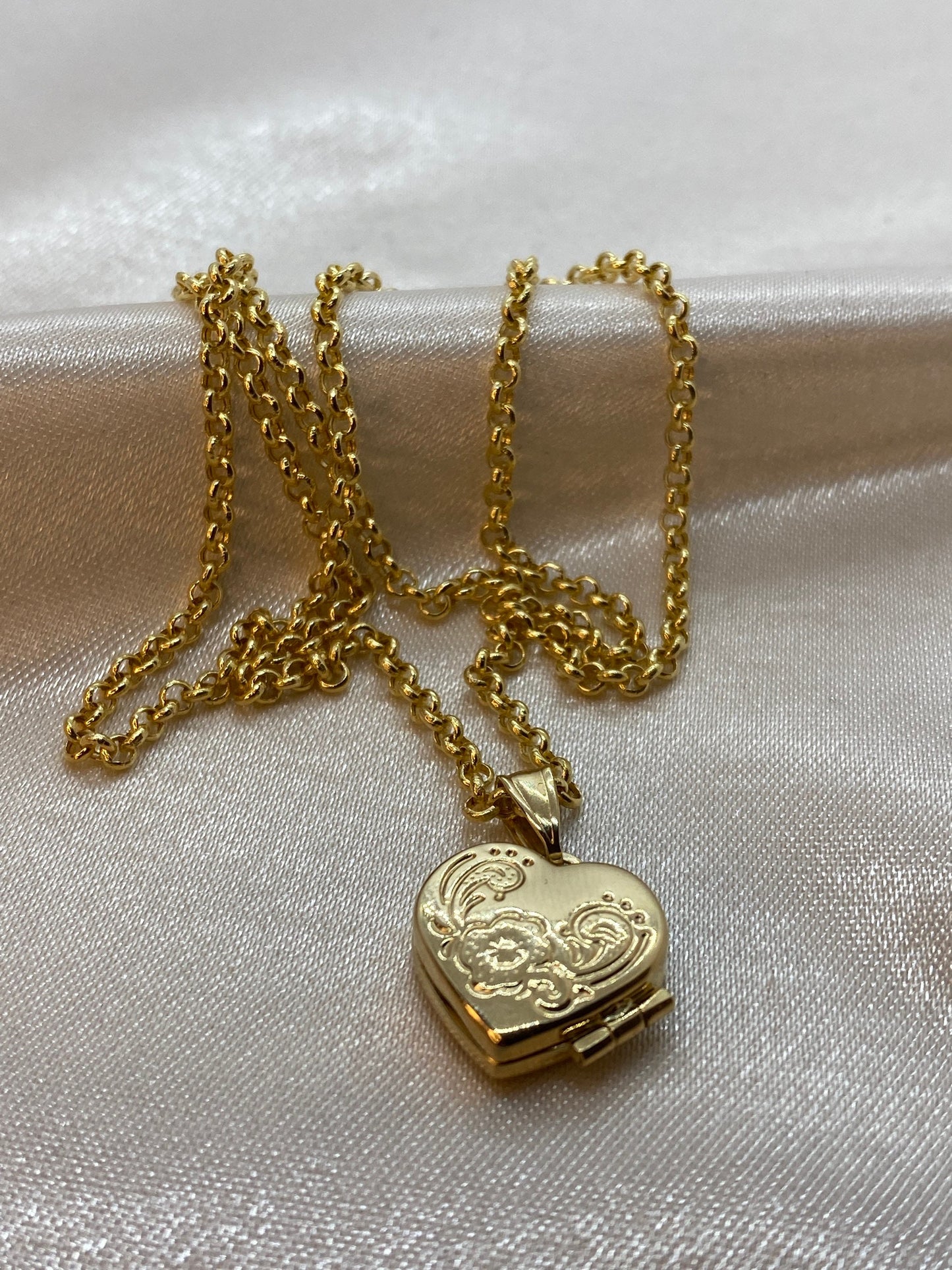 14K Solid Gold Heart Locket Necklace with 19.5” Rolo Chain, 2mm Gold Locket Pendant, Birthday Gift for Her, Keepsake Jewelry