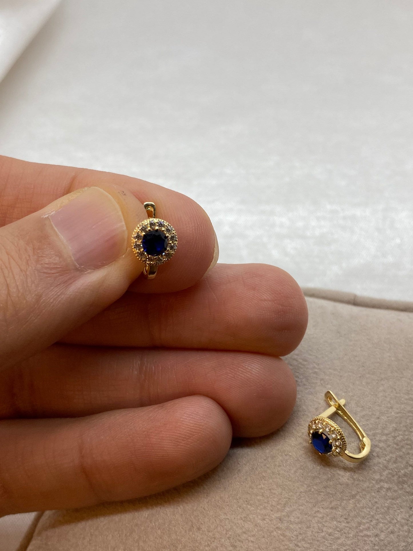 Boucles d'oreilles à clip en or 14 carats avec zircone cubique, boucles d'oreilles en or véritable - Cadeaux de Noël - Cadeaux pour elle - Cadeaux d'anniversaire