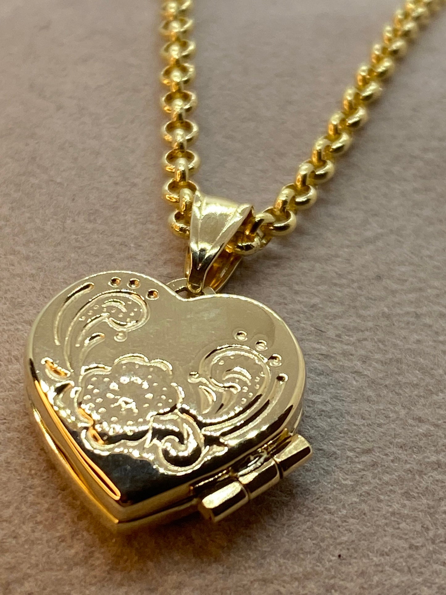 14K Solid Gold Heart Locket Necklace with 19.5” Rolo Chain, 2mm Gold Locket Pendant, Birthday Gift for Her, Keepsake Jewelry