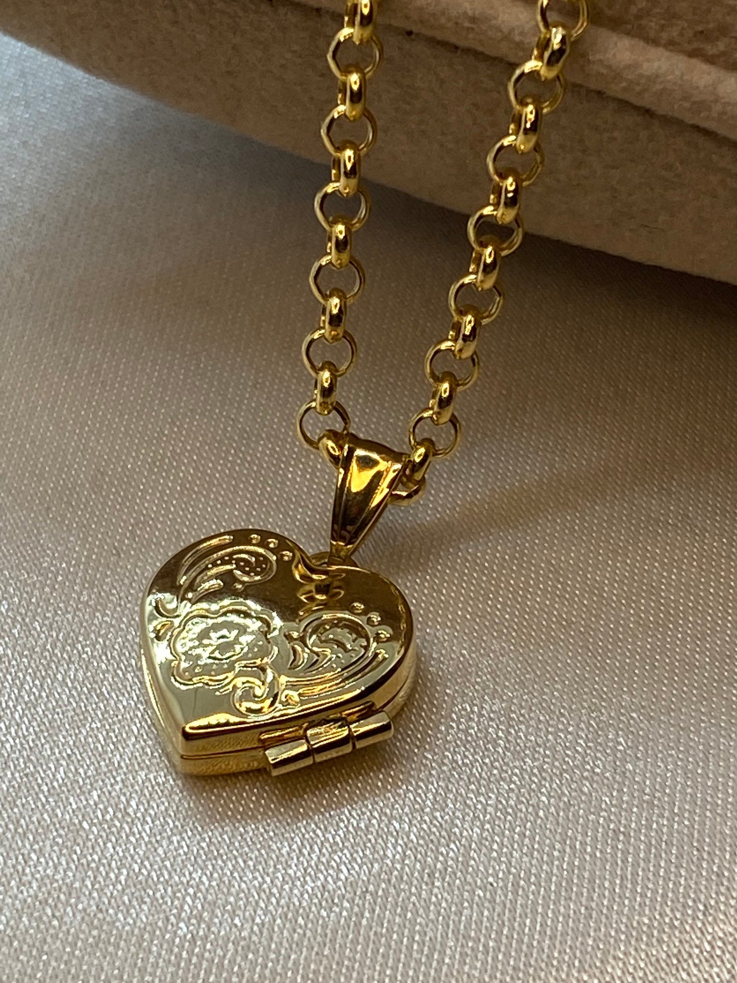 14K Solid Gold Heart Locket Necklace with 19.5” Rolo Chain, 2mm Gold Locket Pendant, Birthday Gift for Her, Keepsake Jewelry