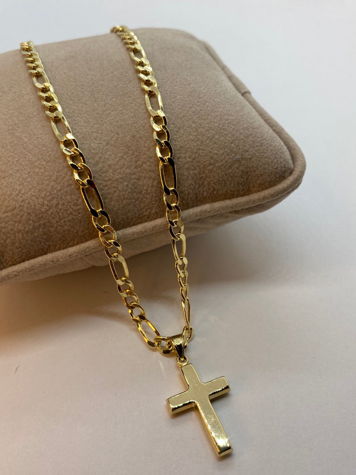 Collier croix en or 14 carats avec chaîne Figaro – Taille diamant, 59,7 cm, 4 mm, brillant et durable, pendentif croix en or véritable 14 carats – Parfait pour elle et lui