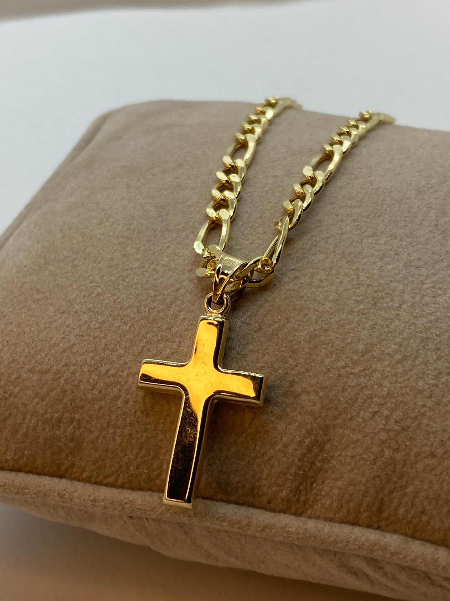Collier croix en or 14 carats avec chaîne Figaro – Taille diamant, 59,7 cm, 4 mm, brillant et durable, pendentif croix en or véritable 14 carats – Parfait pour elle et lui