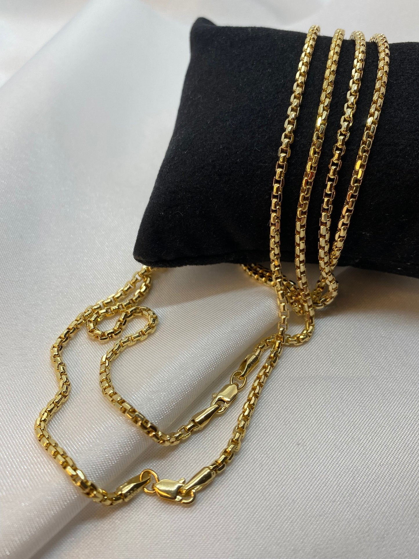 Box chain with lobster clasp