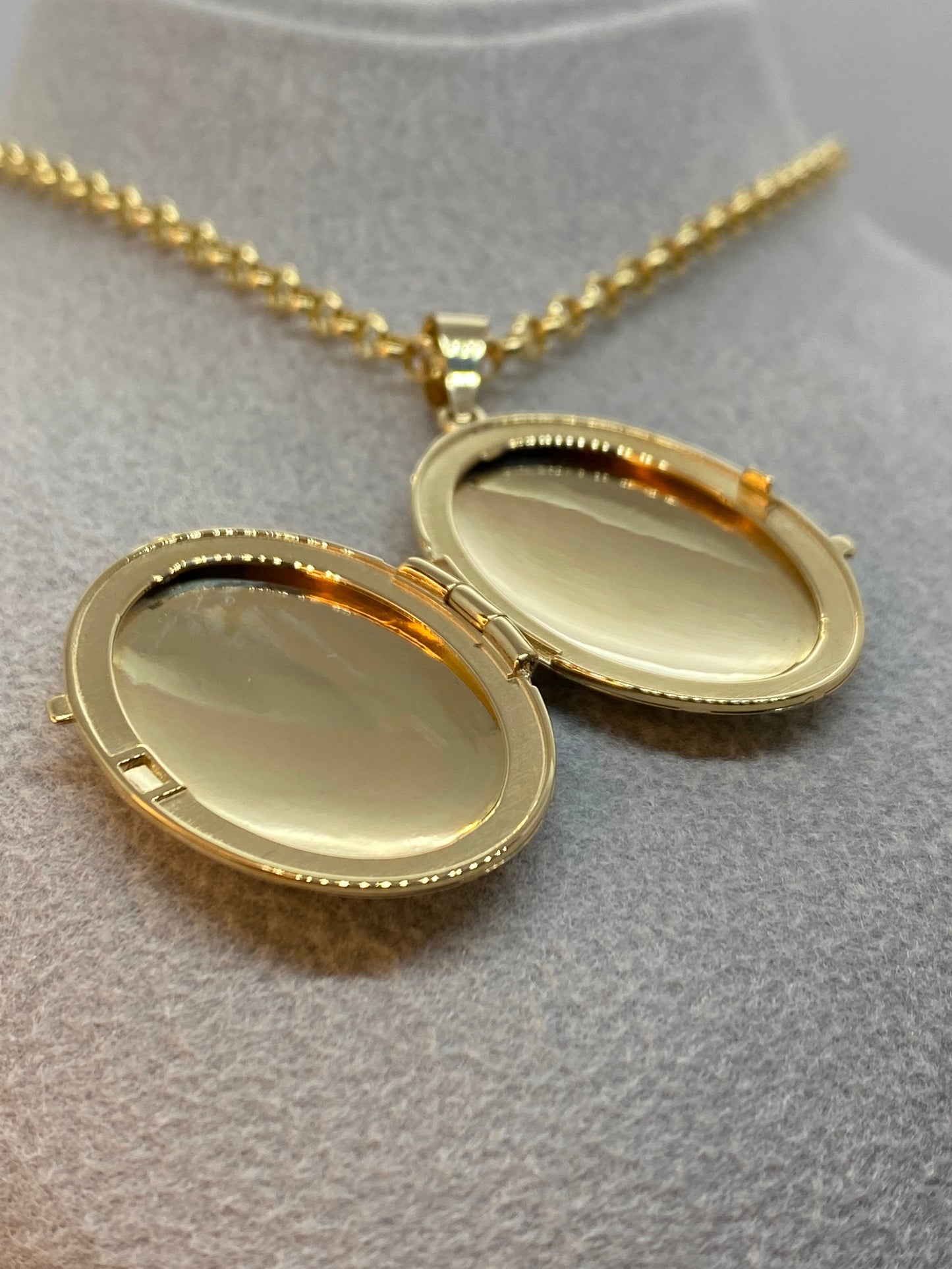 14k Gold Oval Locket Necklace 22" – 3mm Chain, Memorial & Birthday Gift for Her.