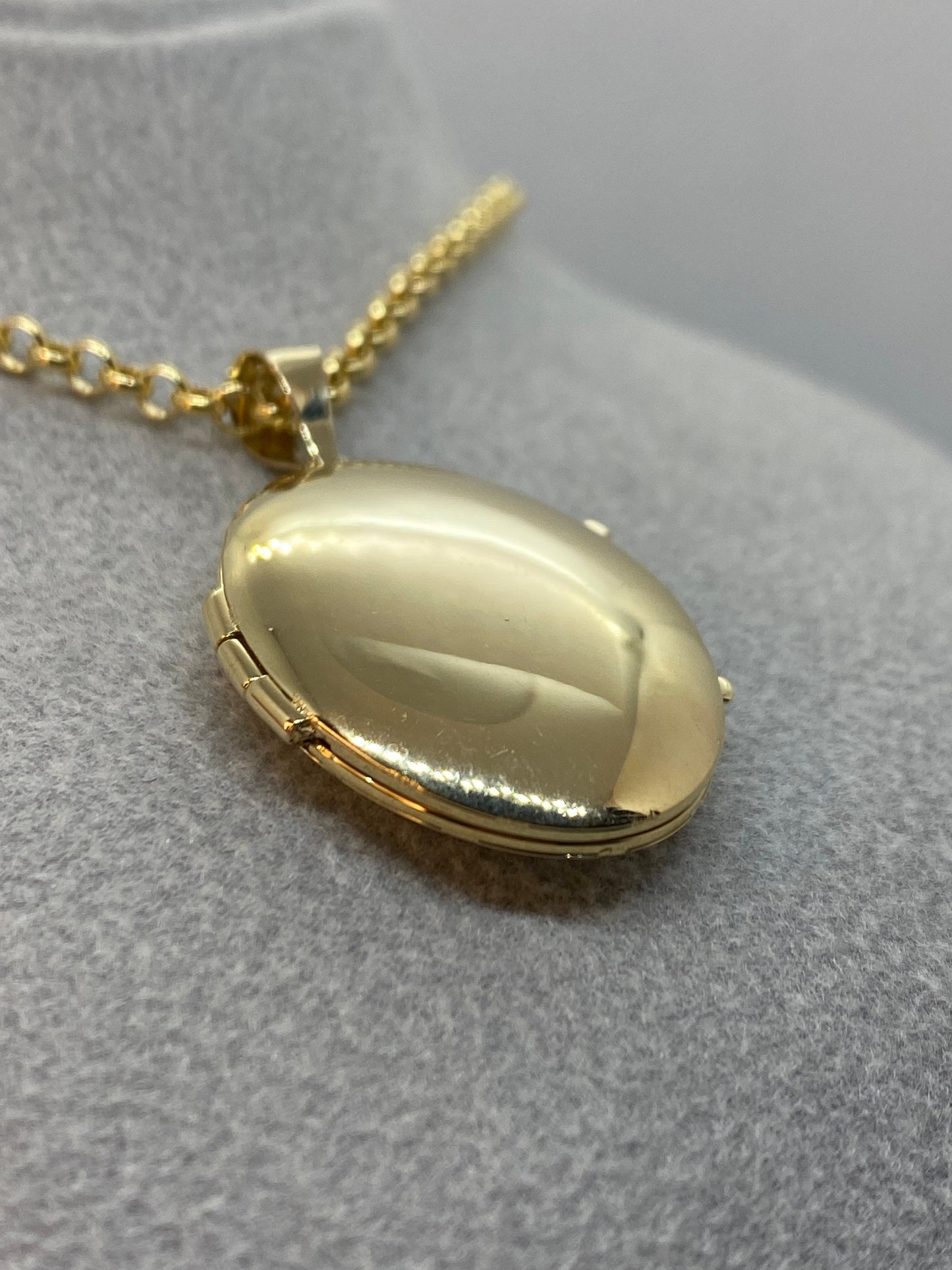 14k Gold Oval Locket Necklace 22" – 3mm Chain, Memorial & Birthday Gift for Her.