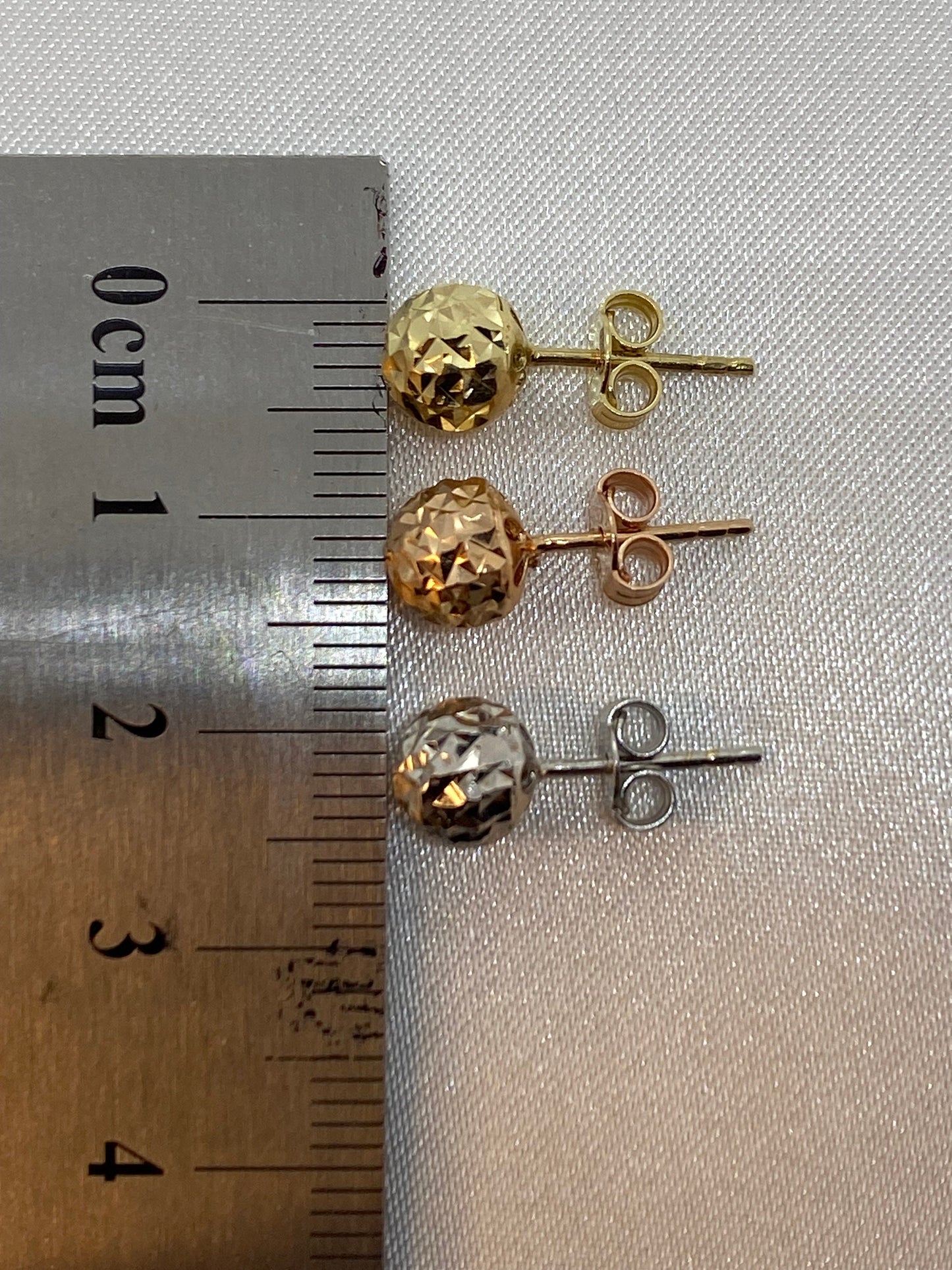 Boucles d'oreilles à tige en or 18 carats taille diamant | 7 mm, 6 mm, 5 mm | Boucles d'oreilles à tige boule en or véritable 18 carats avec fermoir poussoir | Cadeau idéal pour elle | Cadeau d'anniversaire