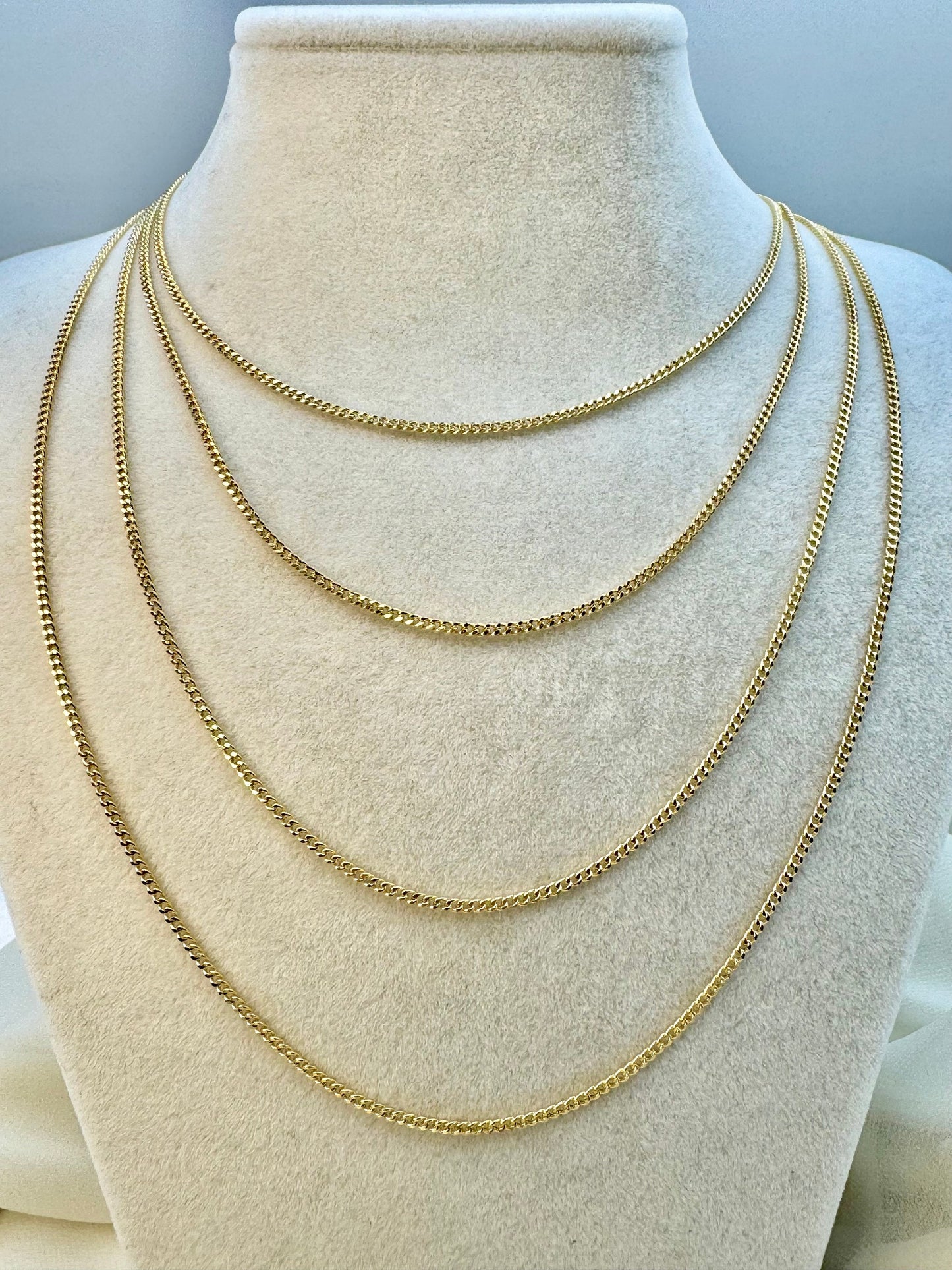 Delicate curb chain