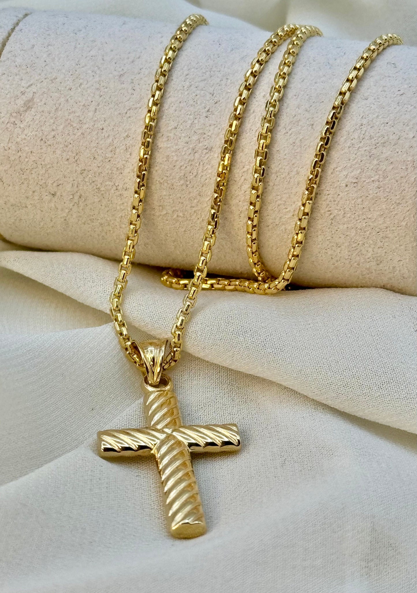 18K Gold Cross Necklace with 2mm Box Chain – Unisex Gold Cross Pendant | Anniversary & Birthday Gift for Him & Her