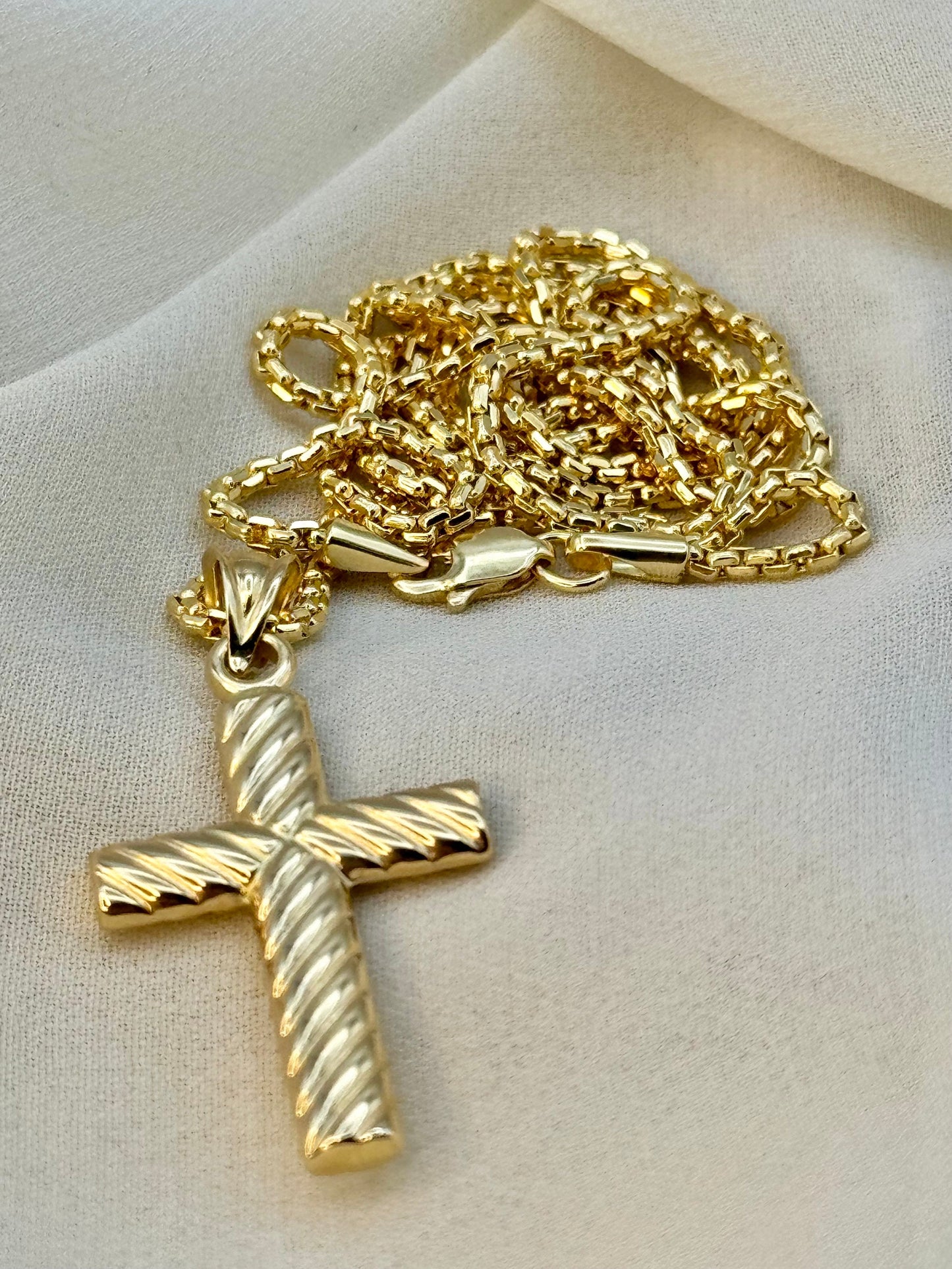 18K Gold Cross Necklace with 2mm Box Chain – Unisex Gold Cross Pendant | Anniversary & Birthday Gift for Him & Her