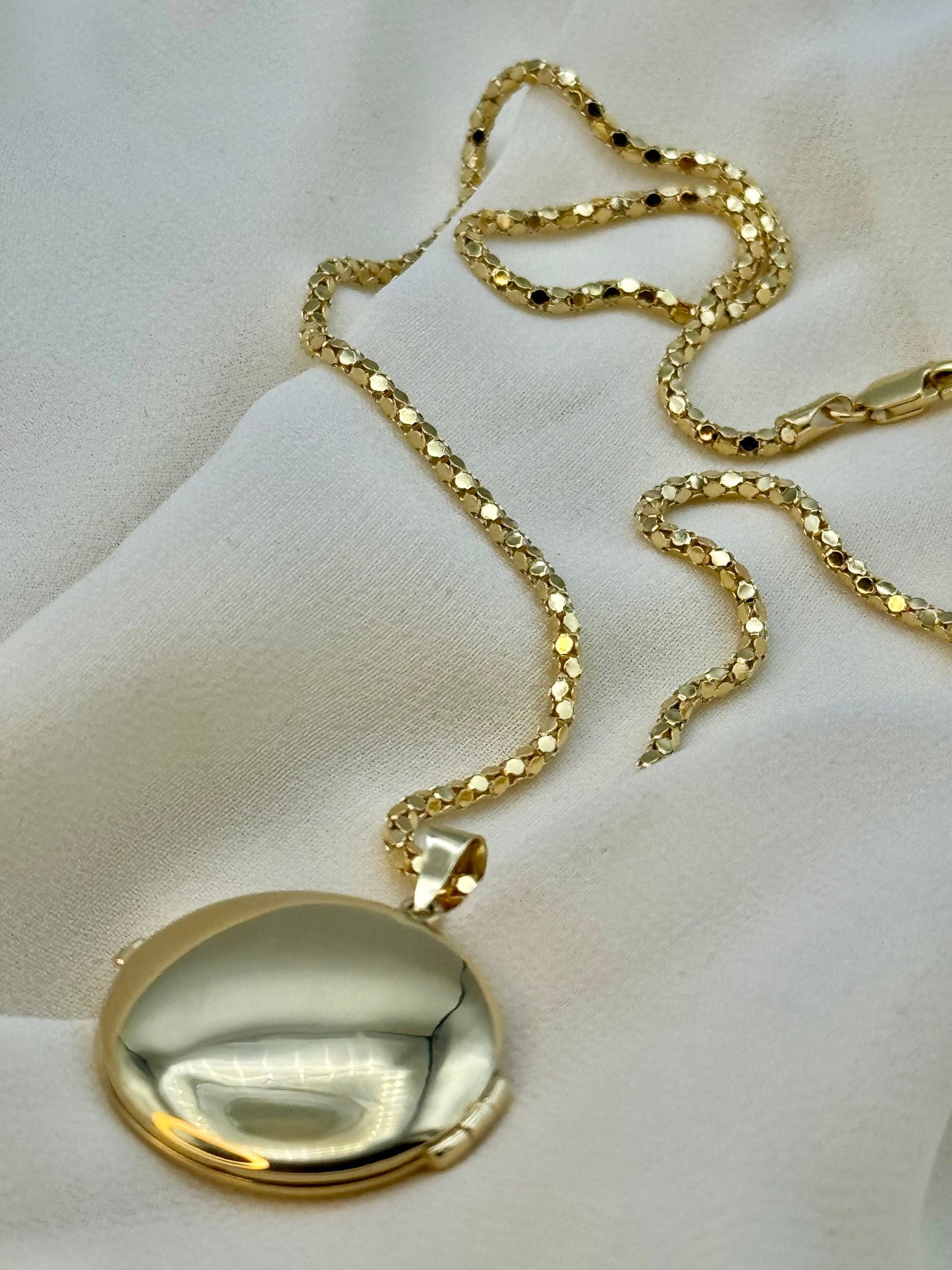 14k Gold Round Locket Necklace – 24" & 22" Lengths, 2.3mm Chain, Gold Pendant, Memorial & Birthday Gift for Her