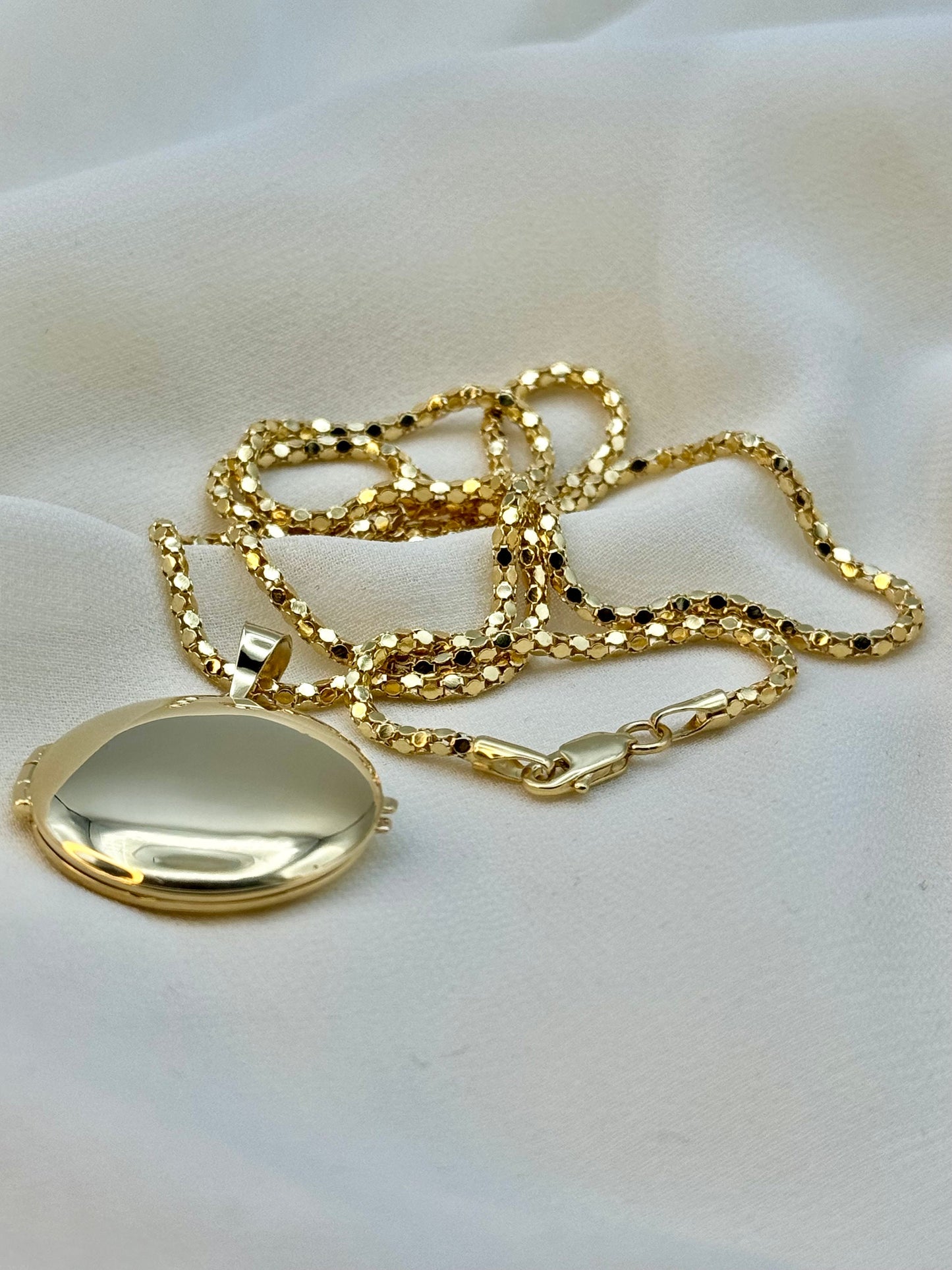 14k Gold Round Locket Necklace – 24" & 22" Lengths, 2.3mm Chain, Gold Pendant, Memorial & Birthday Gift for Her