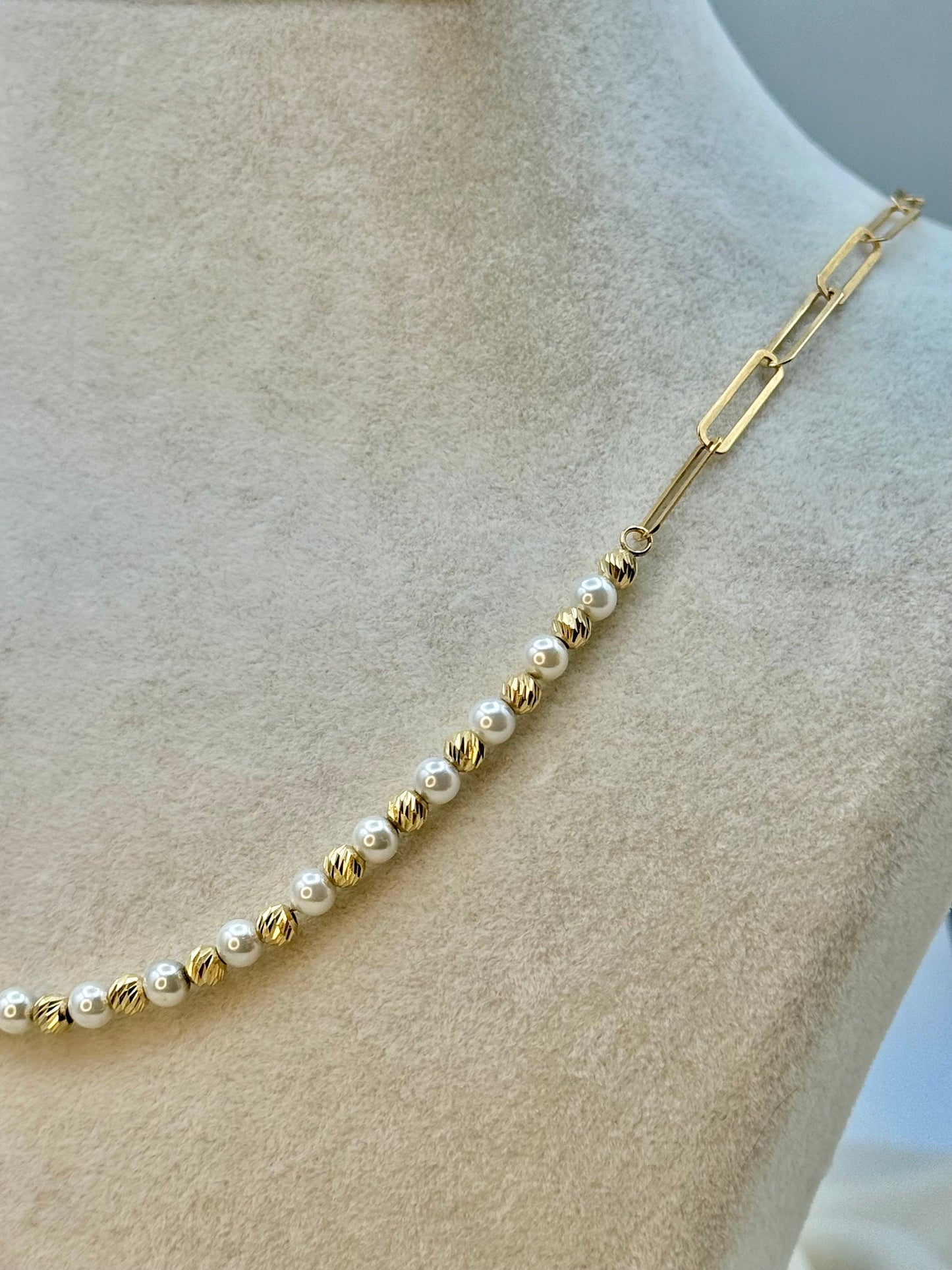 Collier trombone en or 18 carats avec perles de culture et motif orbe taille diamant, chaîne à maillons ovales