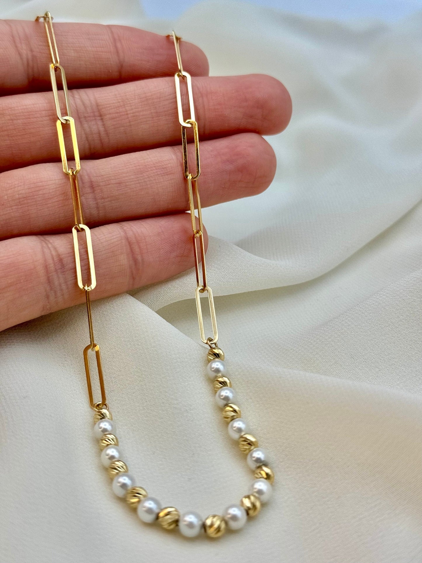 Collier trombone en or 18 carats avec perles de culture et motif orbe taille diamant, chaîne à maillons ovales