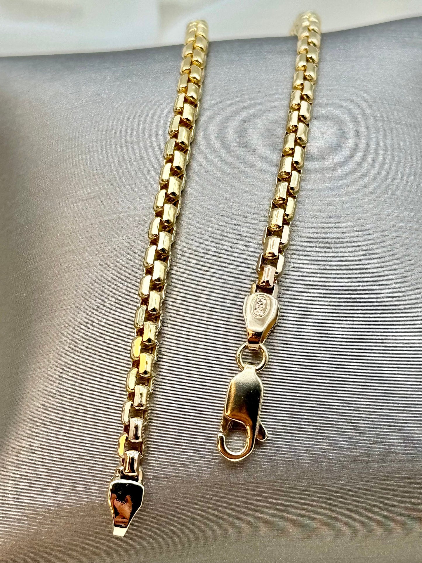 Box bracelet with 585 Hallmark