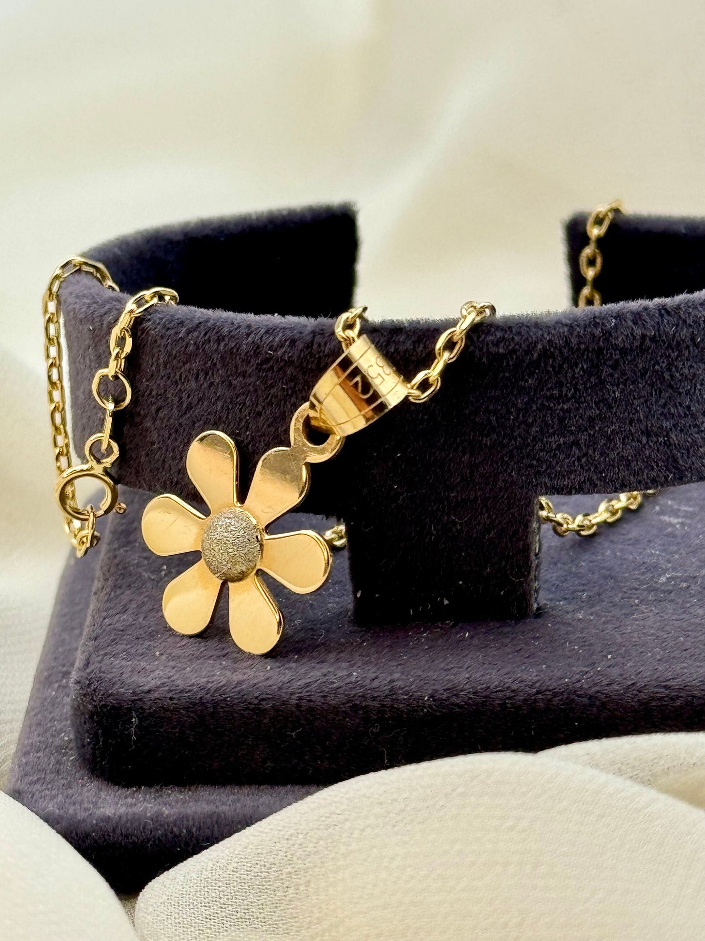 18K Solid Gold Flower Necklace with Cable Chain – Elegant Real Gold Floral Pendant, 18K Gold Necklace for Her, Birthday Gift, Anniversary Gift, Gift for Mom