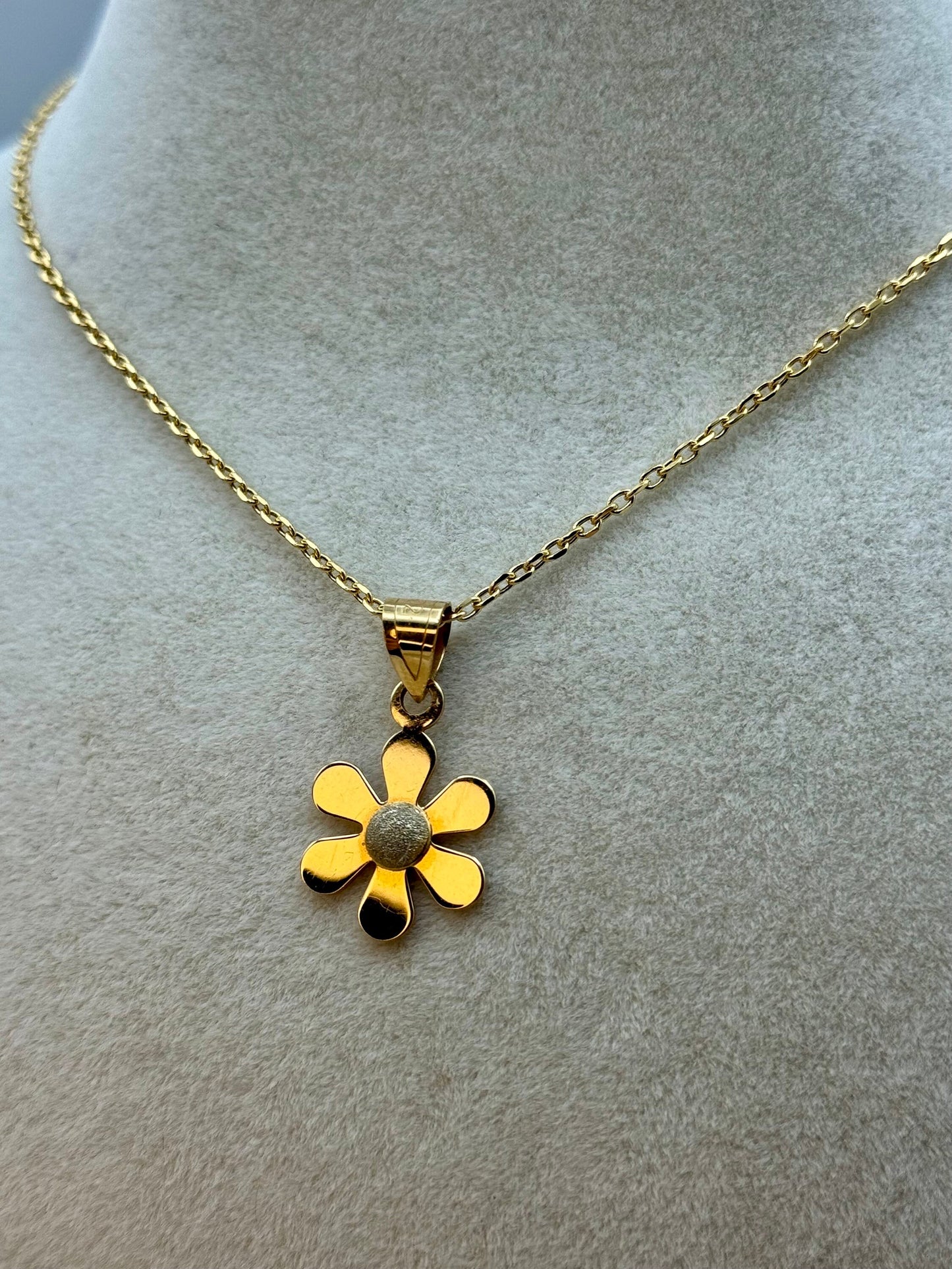 18K Solid Gold Flower Necklace with Cable Chain – Elegant Real Gold Floral Pendant, 18K Gold Necklace for Her, Birthday Gift, Anniversary Gift, Gift for Mom