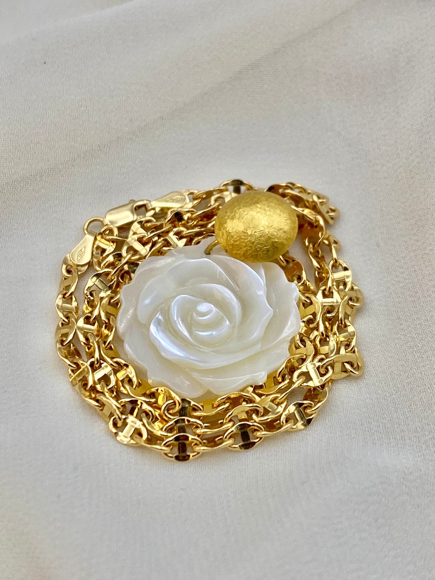 18K Solid Gold Flower Necklace with Crafted Shell – Elegant Sea Shell Design, Perfect Birthday & Anniversary Gift for Her, Ideal for Mum