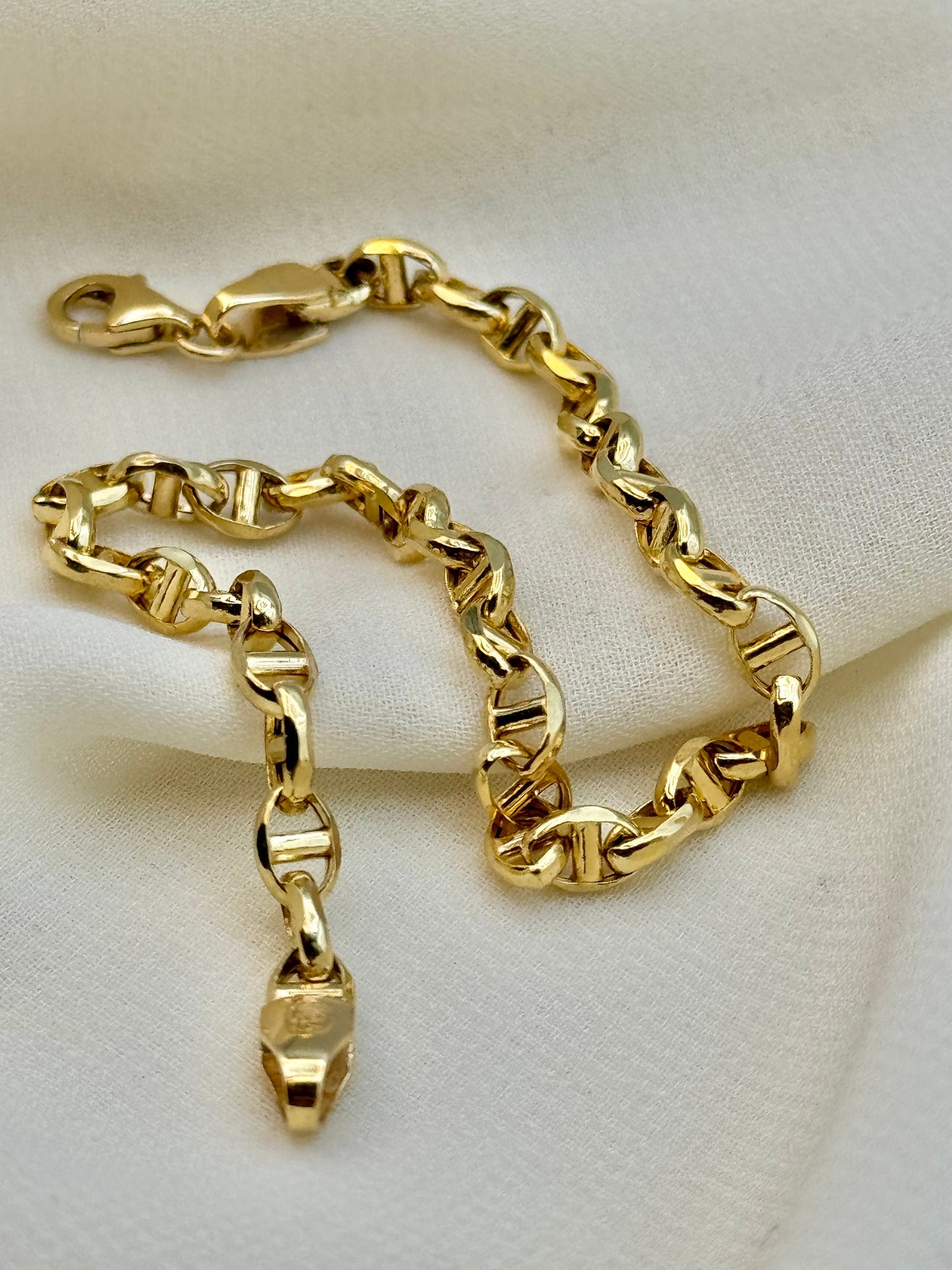 Gold anchor bracelet.