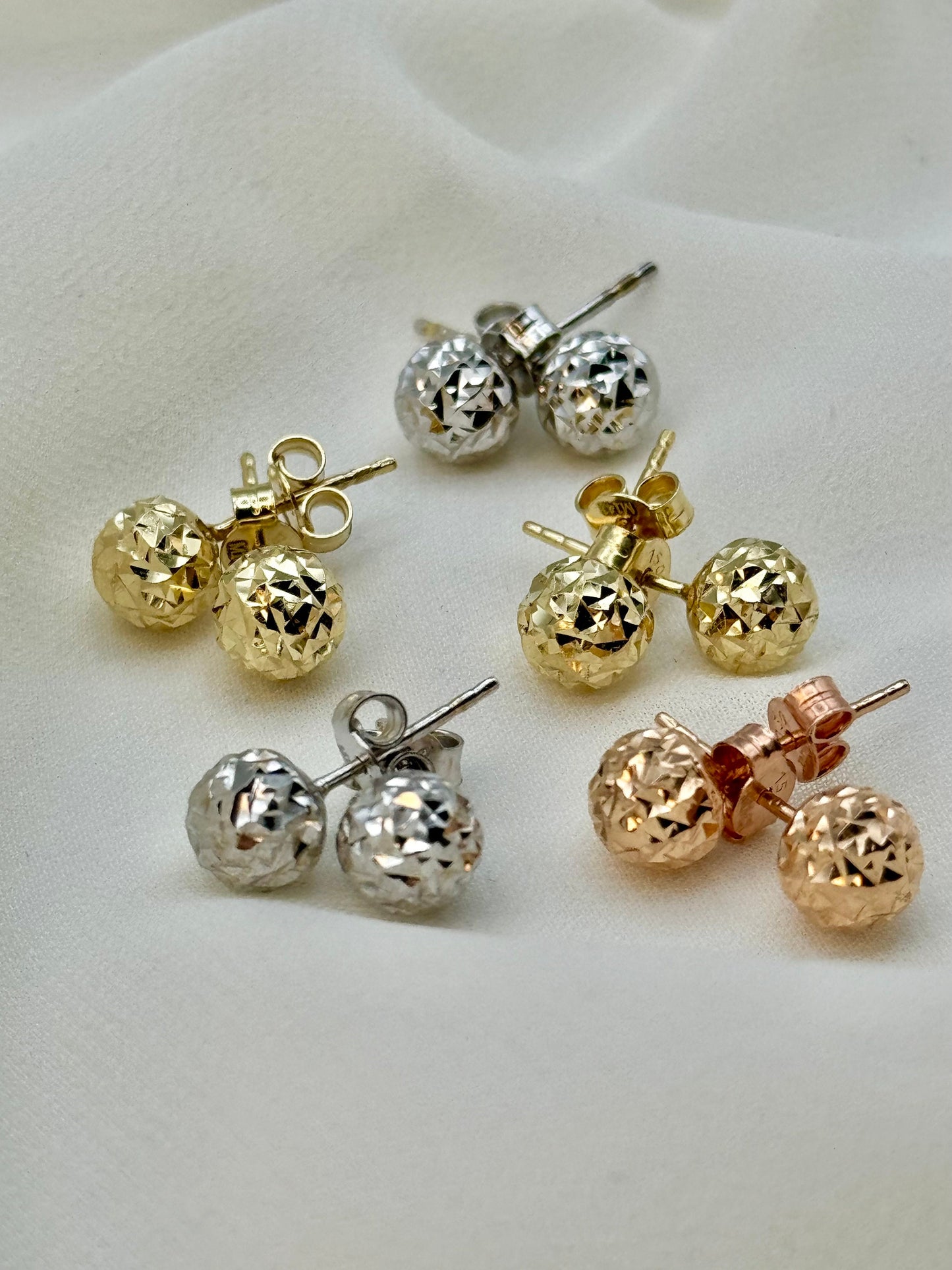 Boucles d'oreilles à tige en or 18 carats taille diamant | 7 mm, 6 mm, 5 mm | Boucles d'oreilles à tige boule en or véritable 18 carats avec fermoir poussoir | Cadeau idéal pour elle | Cadeau d'anniversaire