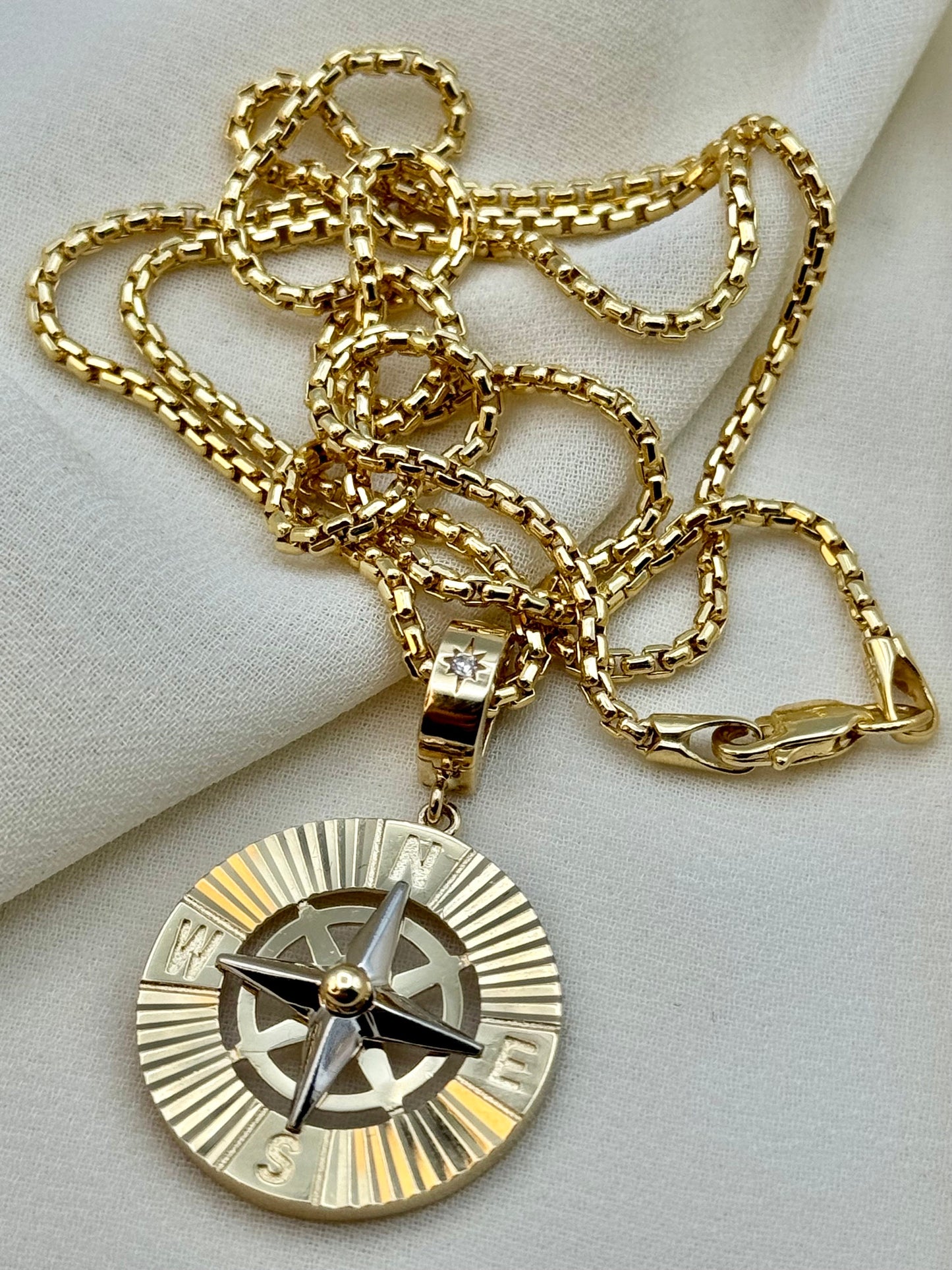 Collier boussole artisanal en or massif 14 carats – Pendentif de voyage personnalisé, cadeau unique pour lui, elle ou maman