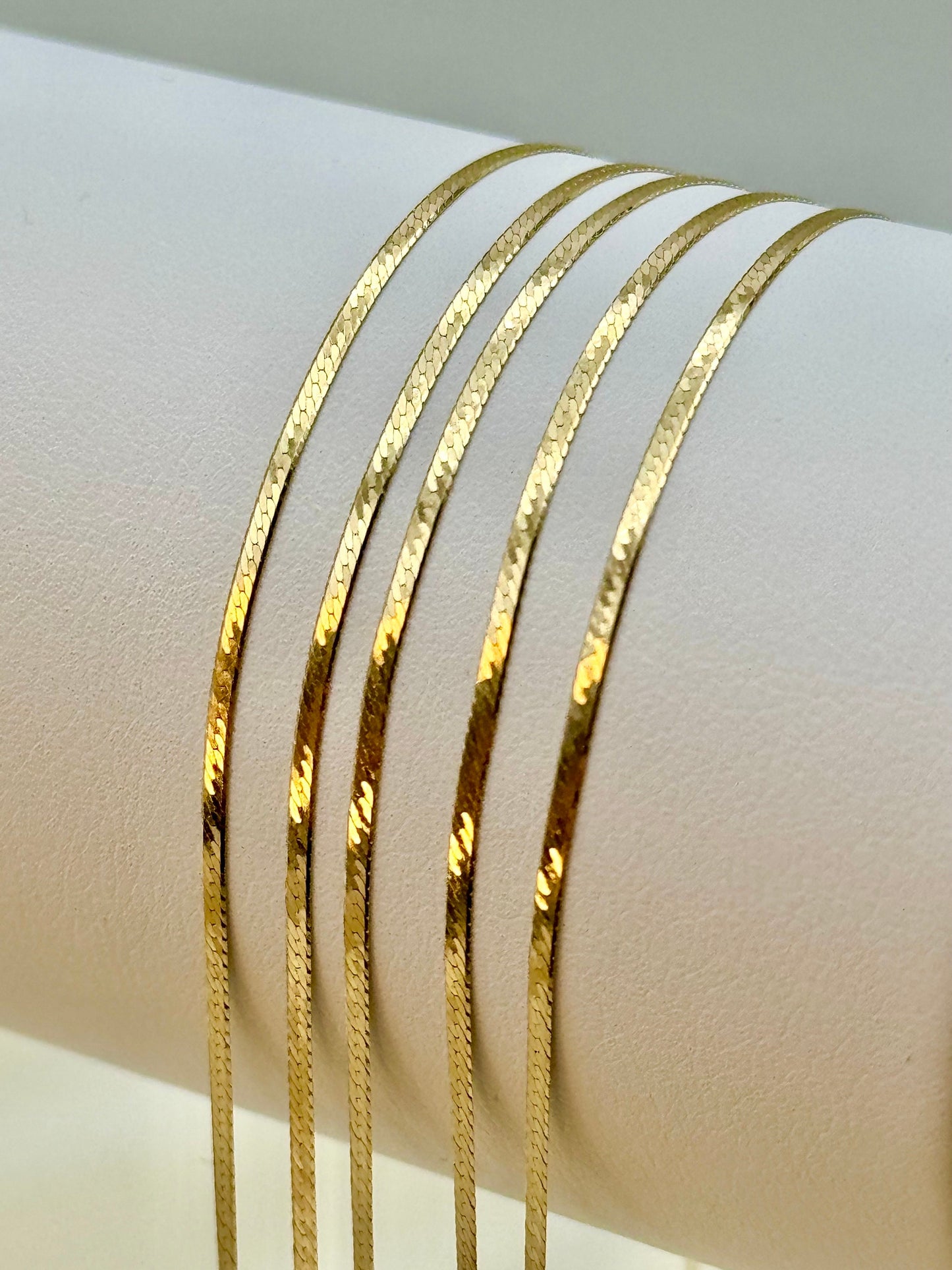 Collier à chevrons en or 18 carats | Collier ras du cou à chaîne serpent plate | Élégante chaîne à chevrons en or | Cadeau parfait.